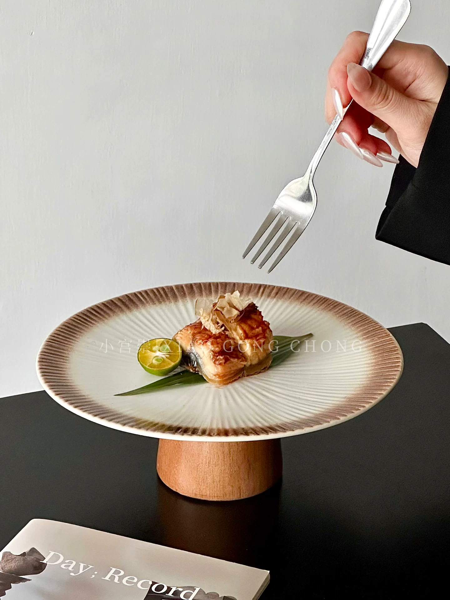 Đĩa steak cao cấp sáng tạo kiểu Nhật, đĩa đựng món ăn gia đình cao cấp tinh tế, đĩa trưng bày sushi chân cao bằng gốm, đĩa đựng món ăn phương Tây
