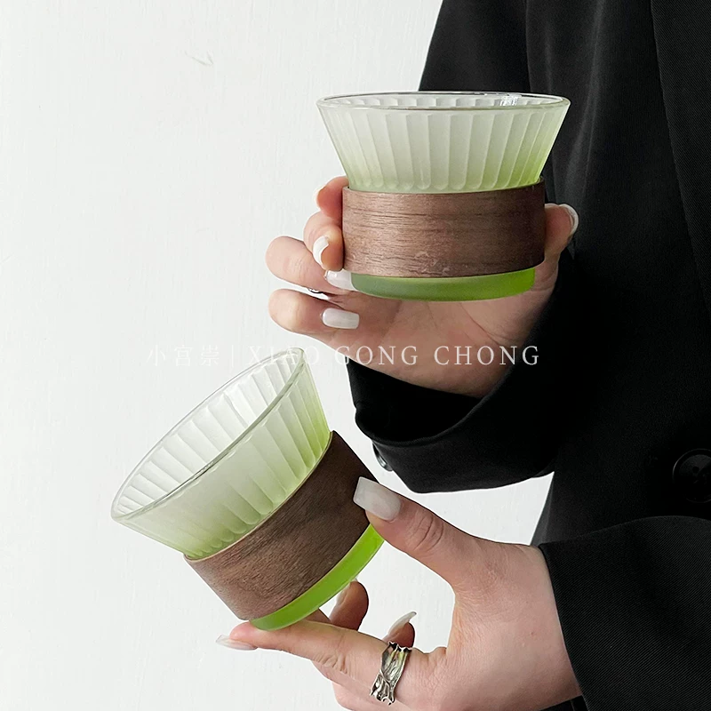 Ly thủy tinh sọc dọc màu xanh gradient dùng trong gia đình, ly uống nước chống bỏng, ly cà phê cao cấp sang trọng, ly uống nước lạnh.