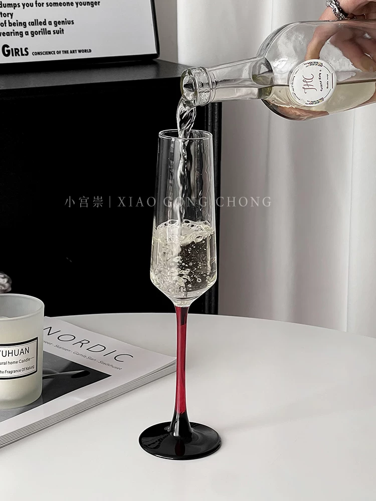 Ly rượu sâm banh có chân đỏ kiểu châu Âu dùng trong gia đình, ly rượu vang đỏ pha lê sáng tạo cao cấp, ly rượu, một cặp ly rượu có ga