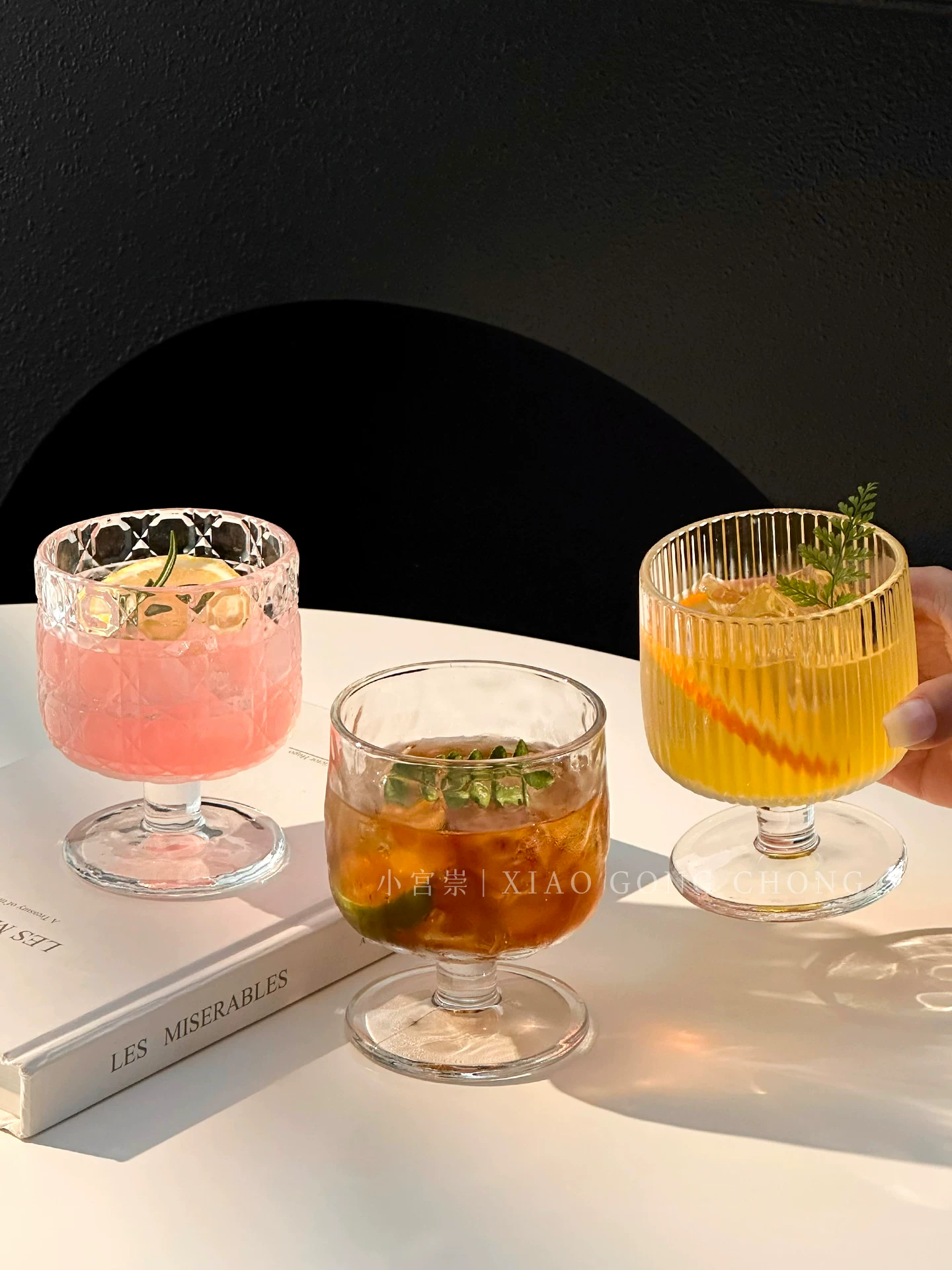Ly thủy tinh cổ điển, xinh xắn như trên Instagram, ly cocktail hơi say đắm, ly nước ép, ly cà phê Americano latte.
