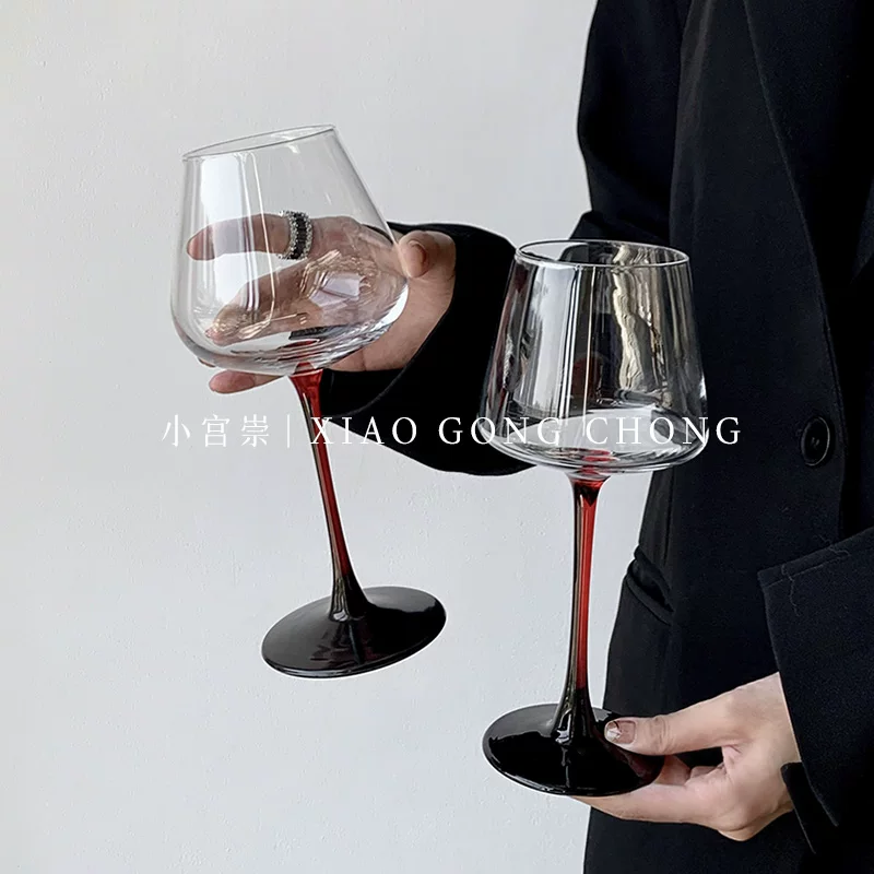 Ly rượu màu đen đỏ pha trộn theo phong cách Instagram lãng mạn Ly rượu kiểu châu Âu Ly rượu sâm banh Ly rượu trái cây ngọt ngào