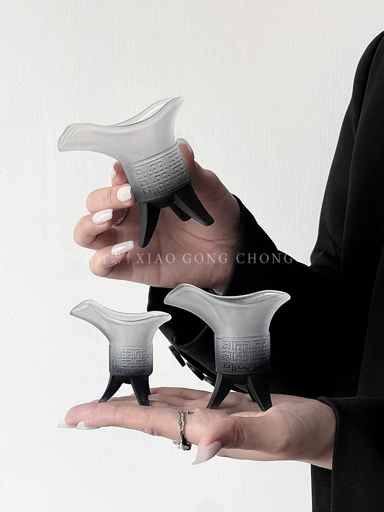 Cốc hoàng đế màu đen chuyển sắc mờ, cốc phong cách cổ xưa sáng tạo, cốc trà sữa cổ điển gia dụng phong cách Tần Thủy Hoàng, cốc ba chân cổ xưa.
