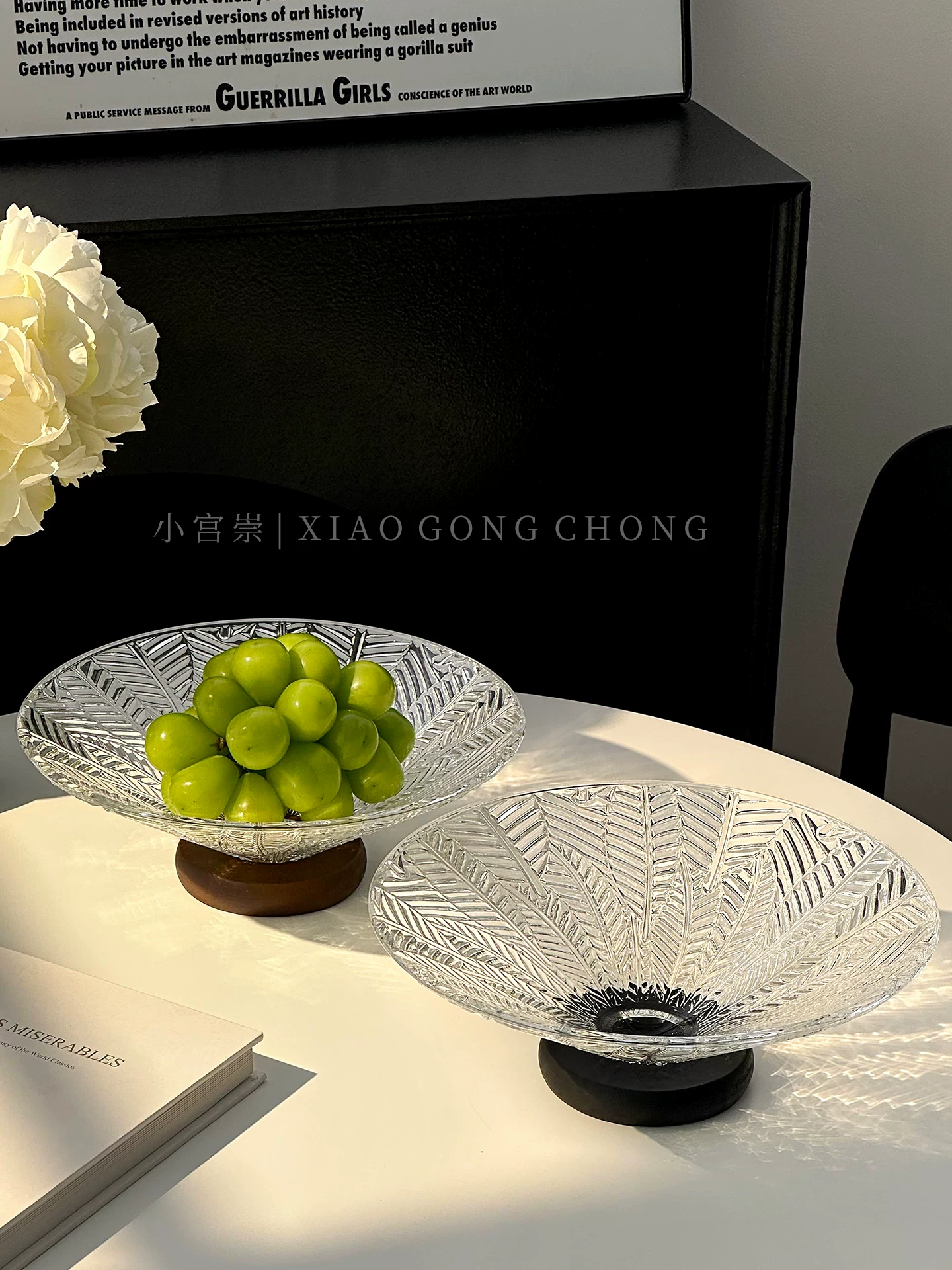 Đĩa trái cây họa tiết lá tinh tế và cao cấp dùng trong nhà, đĩa thủy tinh cao sang trọng nhẹ nhàng để đựng hoa quả khô, kẹo và đồ ăn nhẹ.