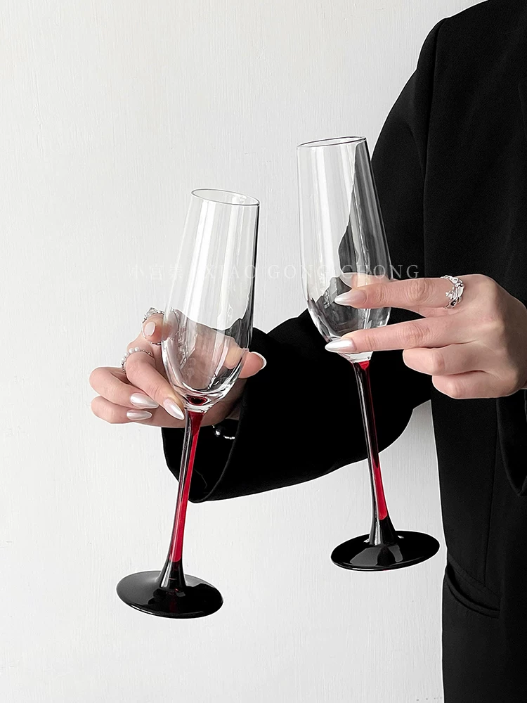 Ly rượu sâm banh có chân đỏ kiểu châu Âu dùng trong gia đình, ly rượu vang đỏ pha lê sáng tạo cao cấp, ly rượu, một cặp ly rượu có ga