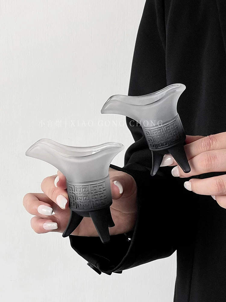 Cốc hoàng đế màu đen chuyển sắc mờ, cốc phong cách cổ xưa sáng tạo, cốc trà sữa cổ điển gia dụng phong cách Tần Thủy Hoàng, cốc ba chân cổ xưa.