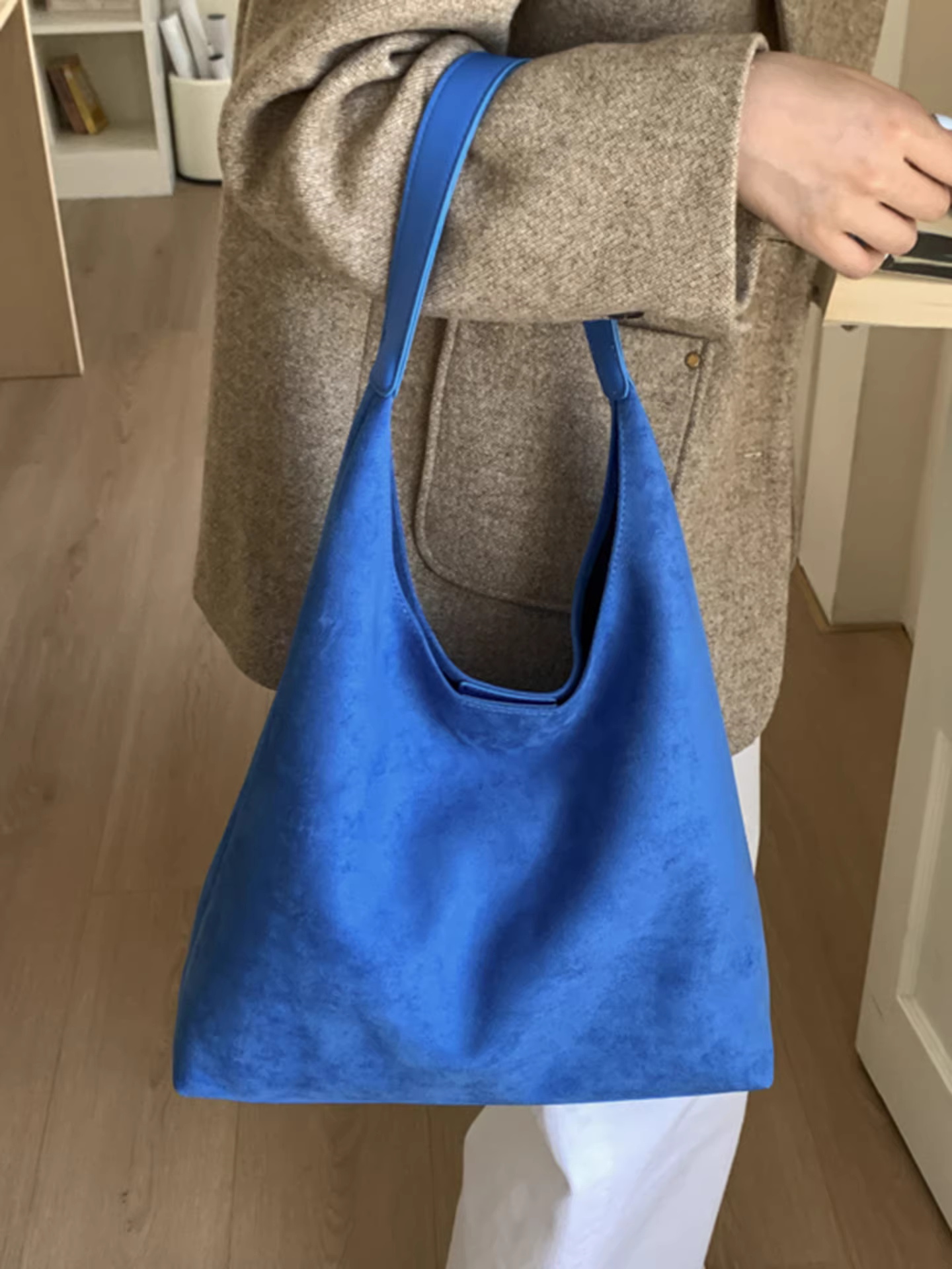 Túi da lộn nữ, dung tích lớn, mẫu mới thu đông 2025, đa năng, chất liệu lì, kiểu retro, đeo vai, thích hợp đi làm