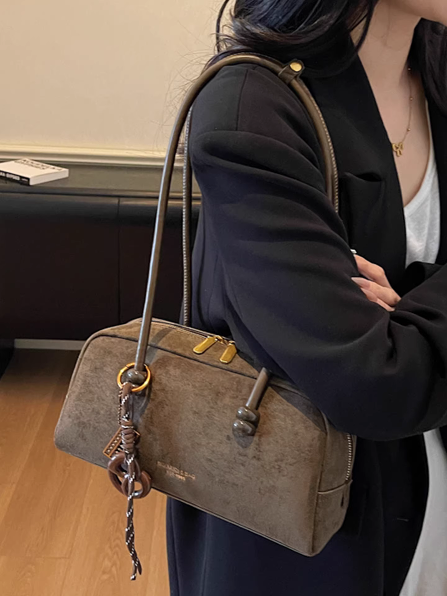 Túi đeo chéo nữ phong cách retro, dung tích lớn, mẫu mới thu đông 2025, đa năng, phong cách thường ngày, túi đeo vai/nách, túi đựng đồ đi làm.