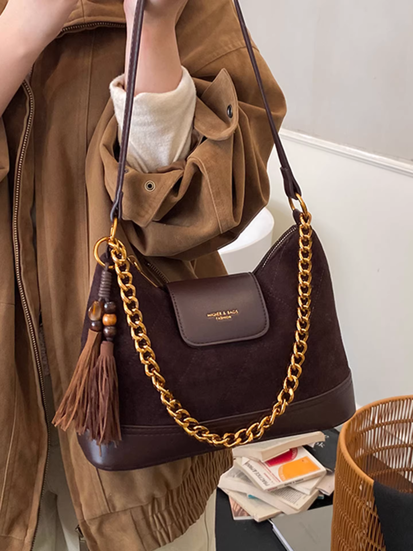 Túi da lộn nữ, dung tích lớn, mẫu mới thu đông 2025, túi đeo chéo/vách vai phong cách giản dị, túi bánh bao retro