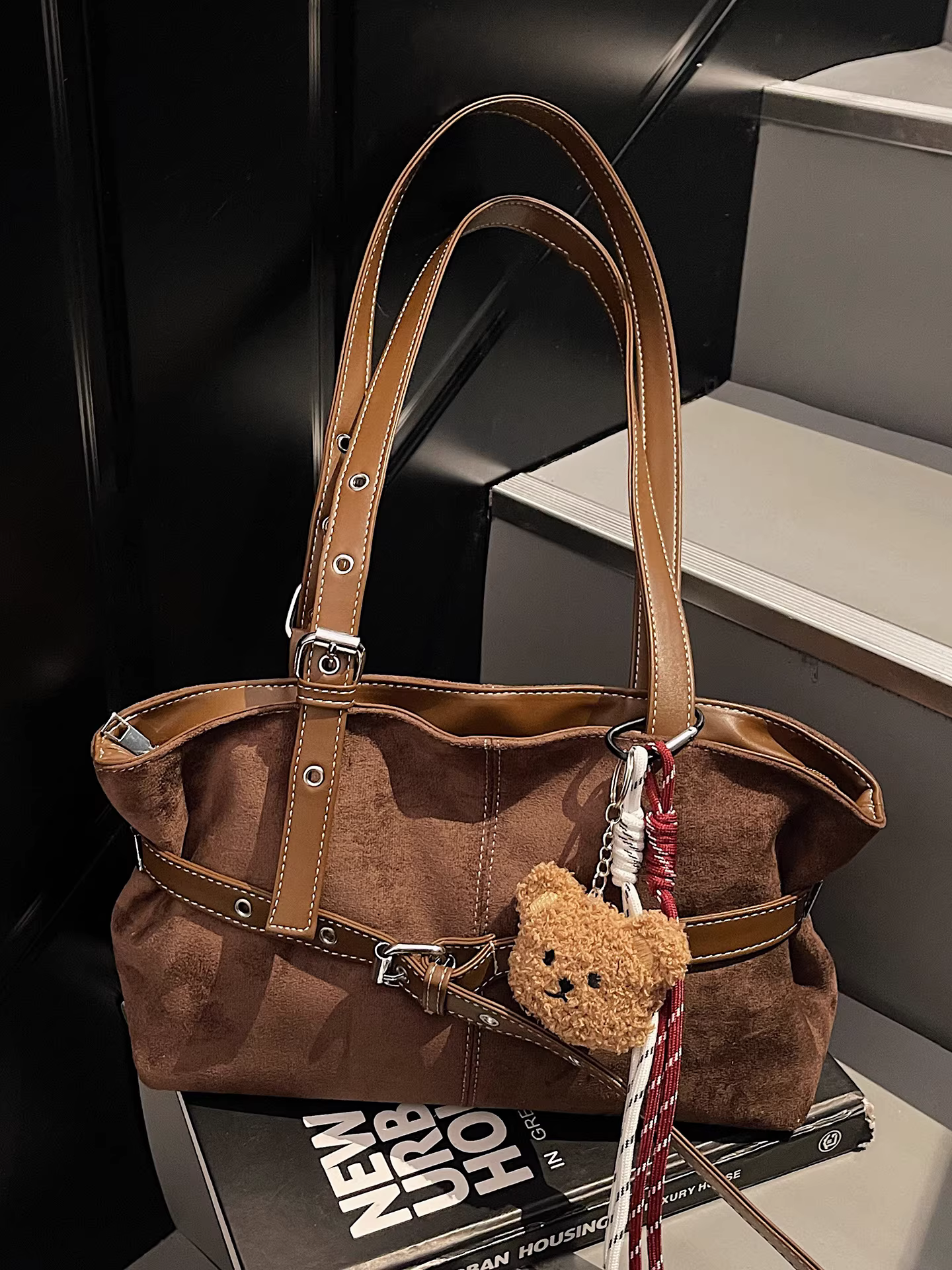 Túi da lộn cỡ lớn dành cho nữ, phong cách retro thu đông 2025, túi đeo vai mới, túi tote đi học, đi chơi cá tính