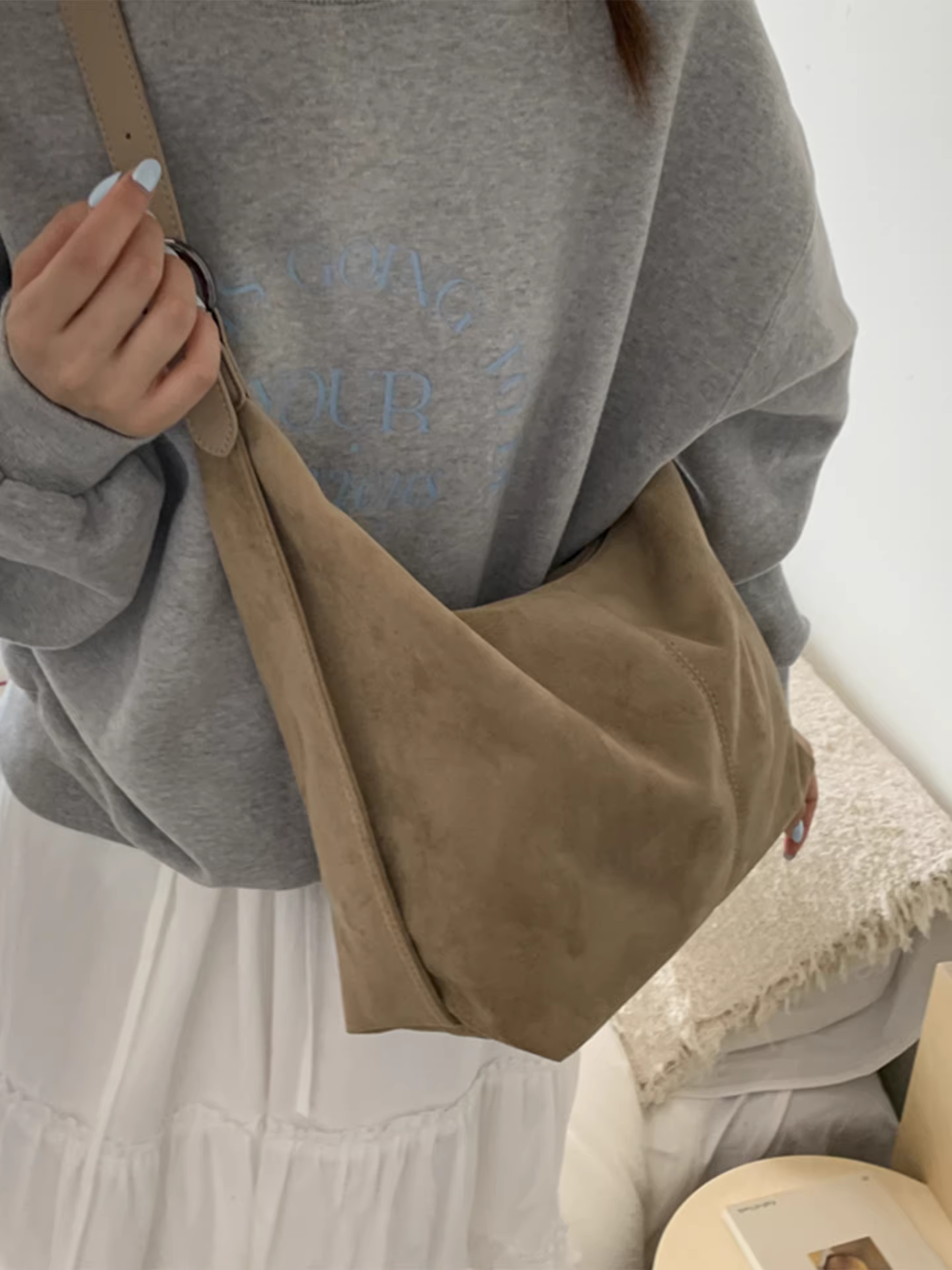 Túi xách nữ vintage mờ, dung tích lớn, mẫu mới hè 2025, đa năng, đeo vai/chéo, kiểu dáng độc đáo.