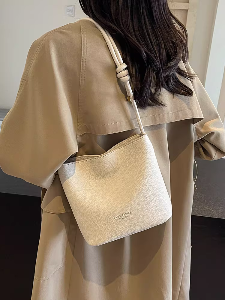 Túi xách nữ kiểu mới 2025, túi đeo vai dáng xô hot trend thu đông, phong cách retro đa năng, đơn giản, cao cấp