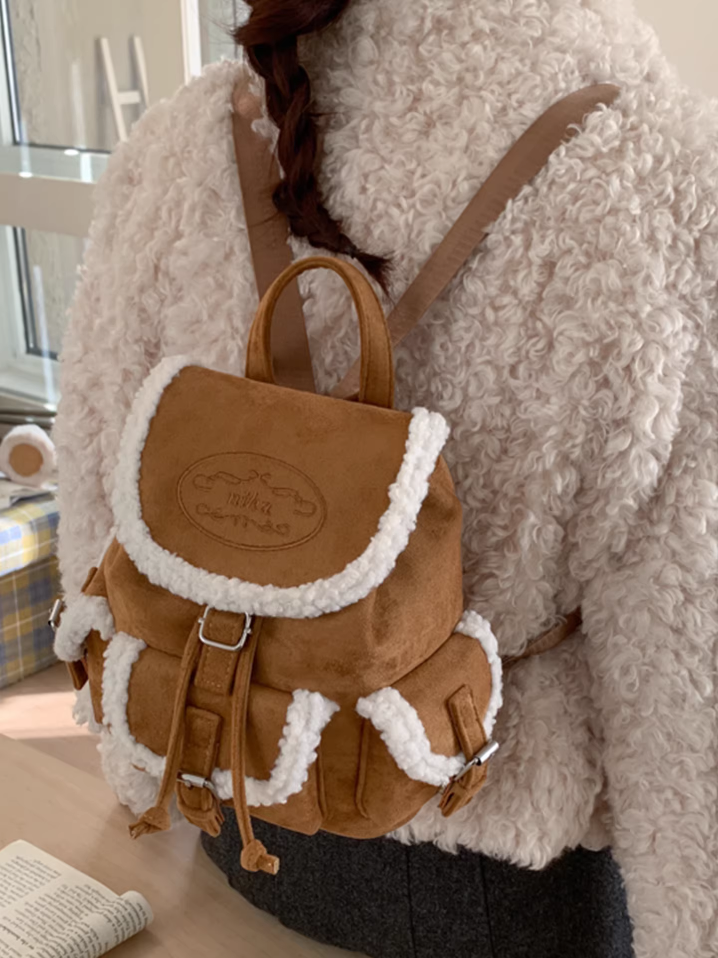 Ba lô da lộn dành cho nữ, sức chứa lớn, kiểu dáng bình thường, túi đi học dành cho học sinh, ba lô du lịch nhẹ kiểu cổ điển mờ