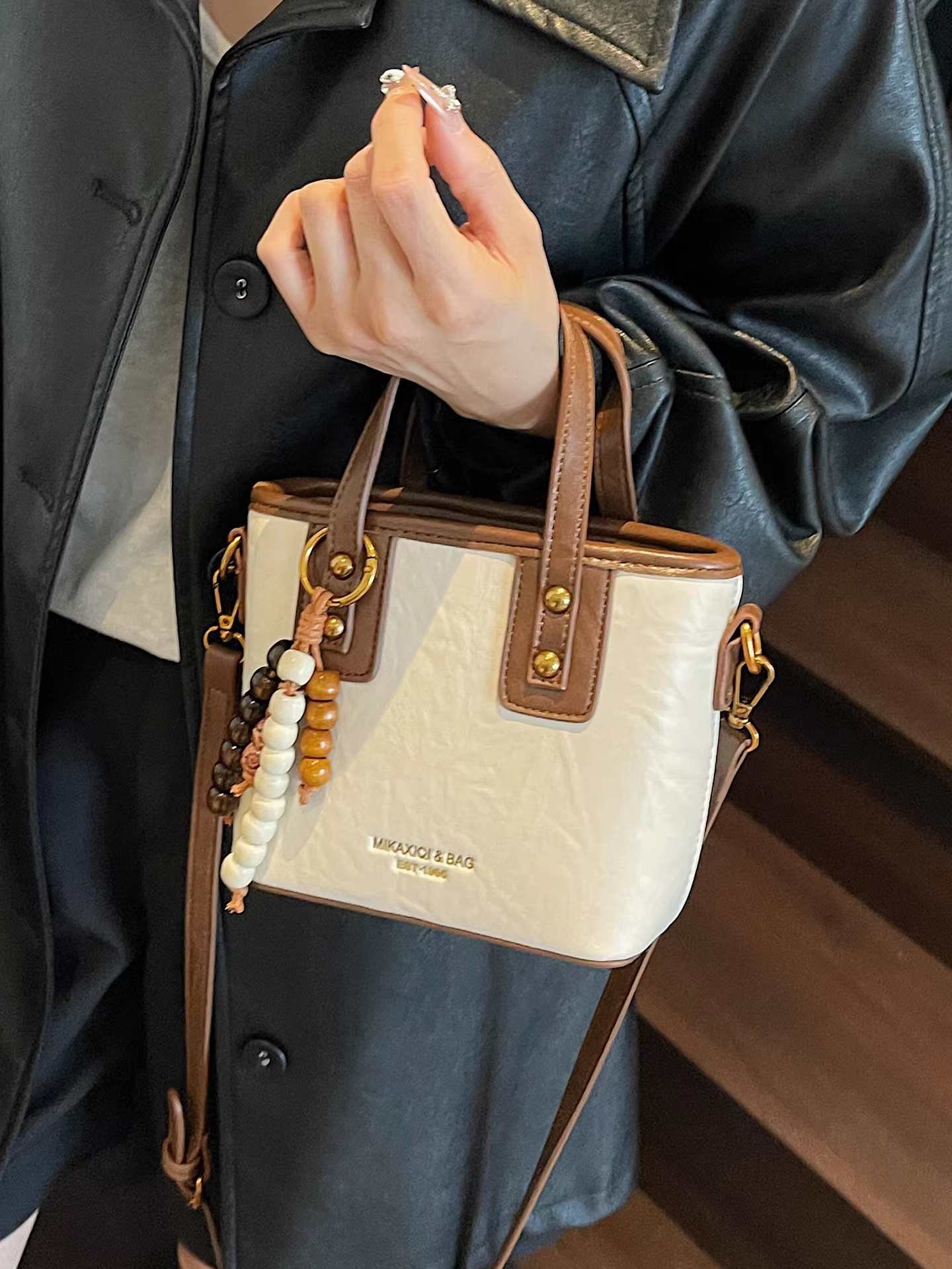 Những chiếc túi nhỏ phổ biến dành cho nữ năm nay, túi đeo chéo một bên vai kiểu retro mới mùa thu đông 2025, túi xách tay kiểu Hàn Quốc.