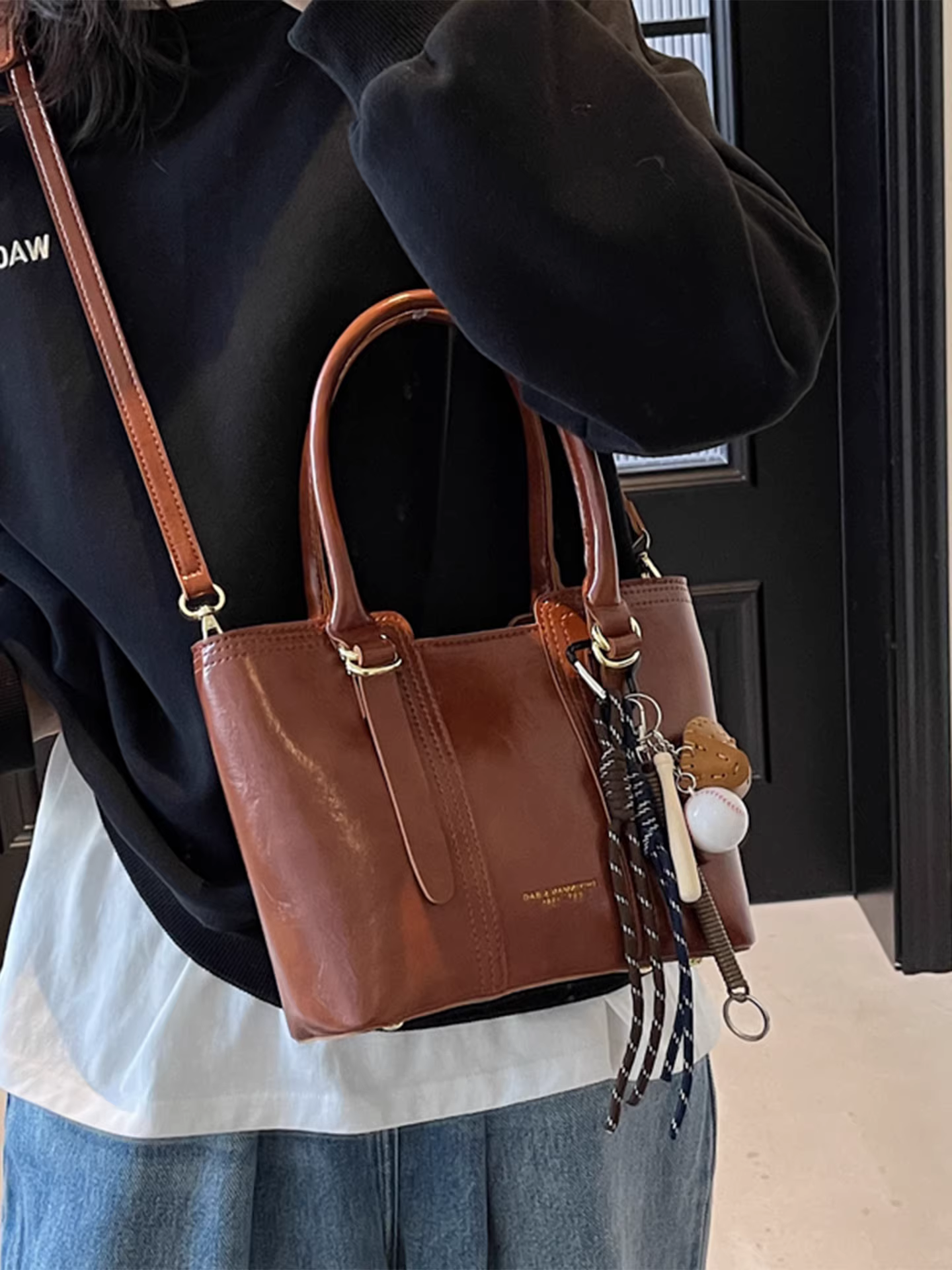 Túi đeo chéo nữ retro, dung tích lớn, mẫu mới thu đông 2025, đa năng, chất liệu đơn giản, túi tote đi làm