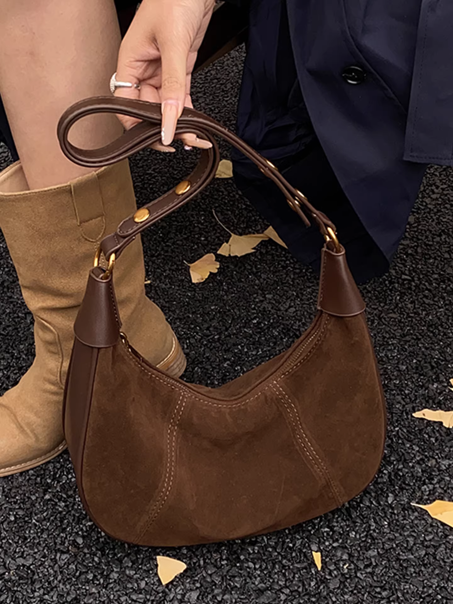 Túi đeo chéo nữ chất liệu mờ, kiểu dáng cổ điển, dung tích lớn, thiết kế độc đáo, phong cách giản dị, mùa thu đông 2025