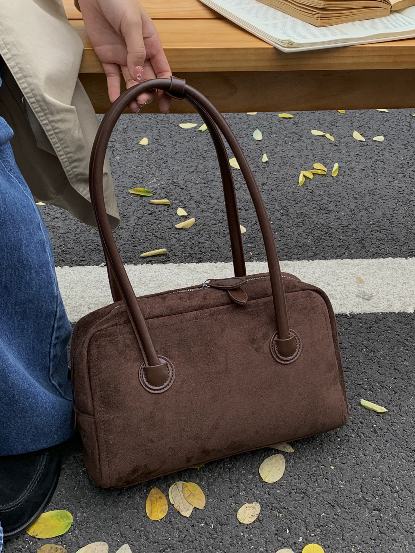 Túi da lộn nữ, dung tích lớn, mẫu mới thu đông 2025, túi đeo vai/nách phong cách retro, túi đeo chéo tiện dụng đi làm