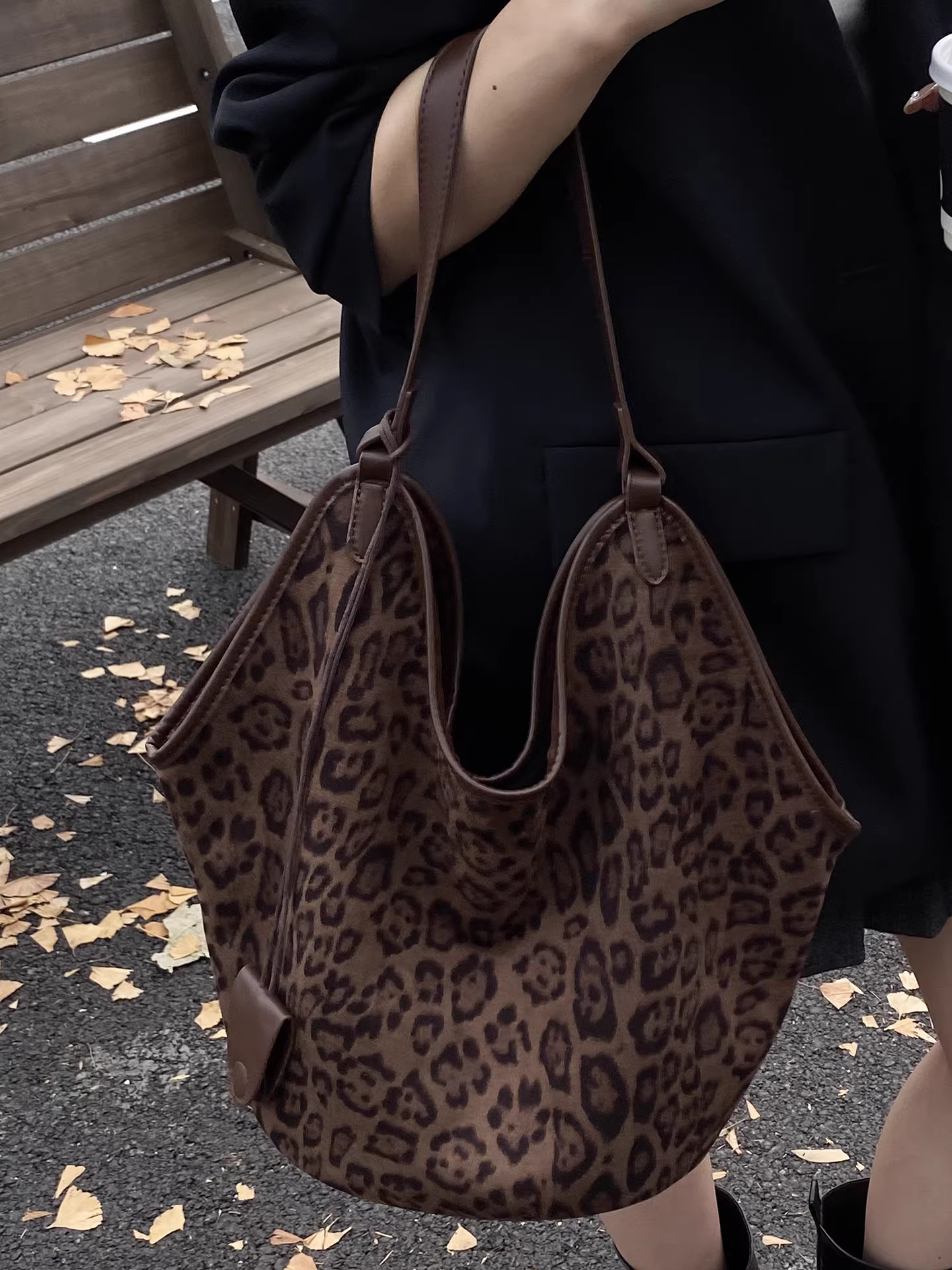 Túi xách họa tiết da báo dành cho nữ, sức chứa lớn, túi đeo vai đơn phong cách retro mờ mùa thu đông 2025 mới, túi mẹ và con gái, túi tote đi làm