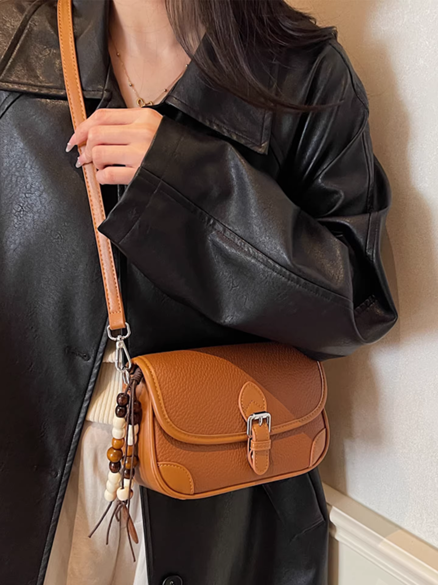 Túi nhỏ siêu hot dành cho nữ, đa năng cho mùa thu đông, mẫu túi đeo chéo thời trang mới 2025, túi vuông nhỏ theo xu hướng phong cách Hàn Quốc
