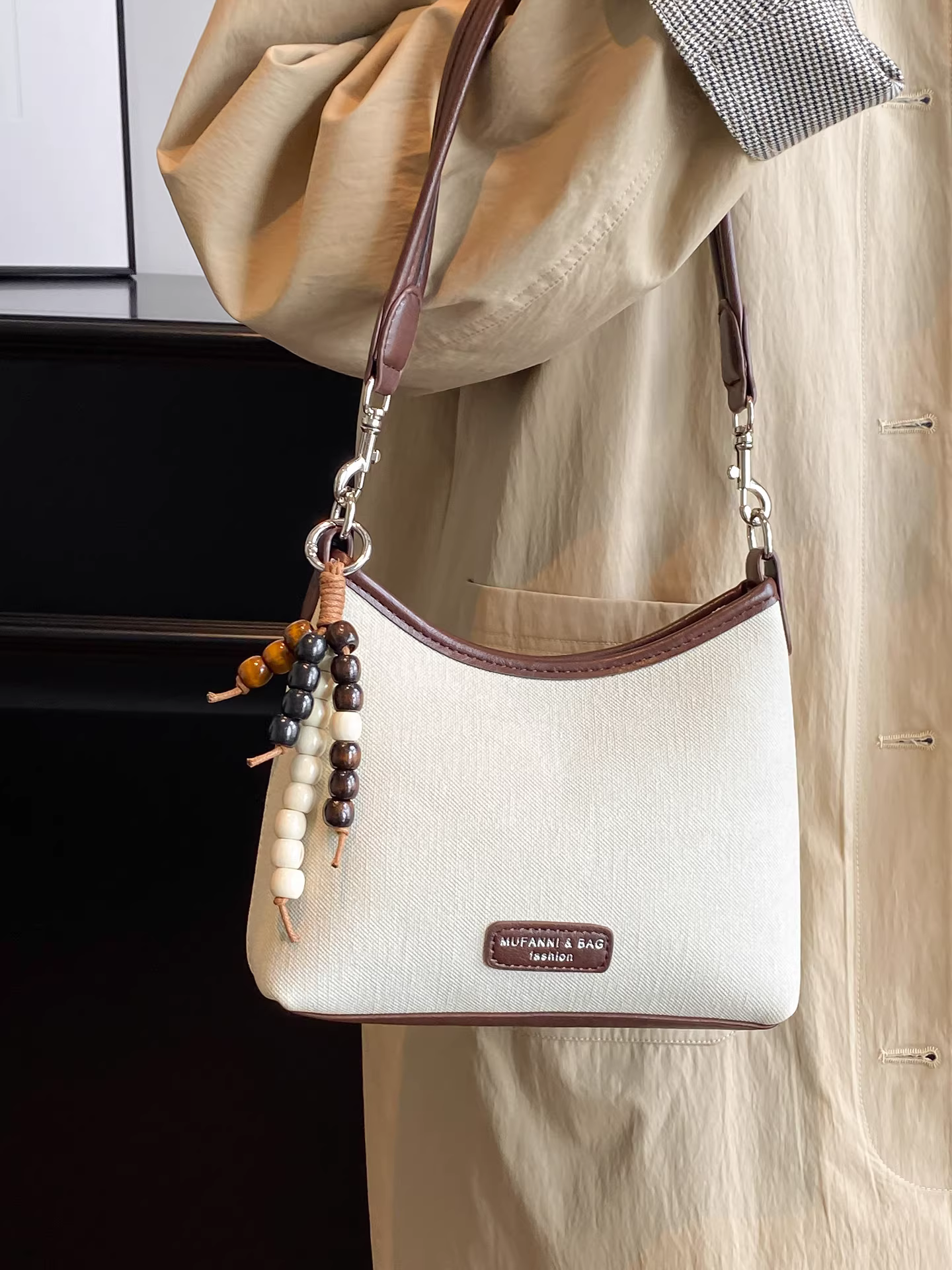 Những chiếc túi nhỏ phổ biến năm nay dành cho nữ rất đa năng cho mùa thu đông 2025, túi đeo chéo kiểu Hàn Quốc, túi đeo vai đơn, túi đeo nách kiểu xô.