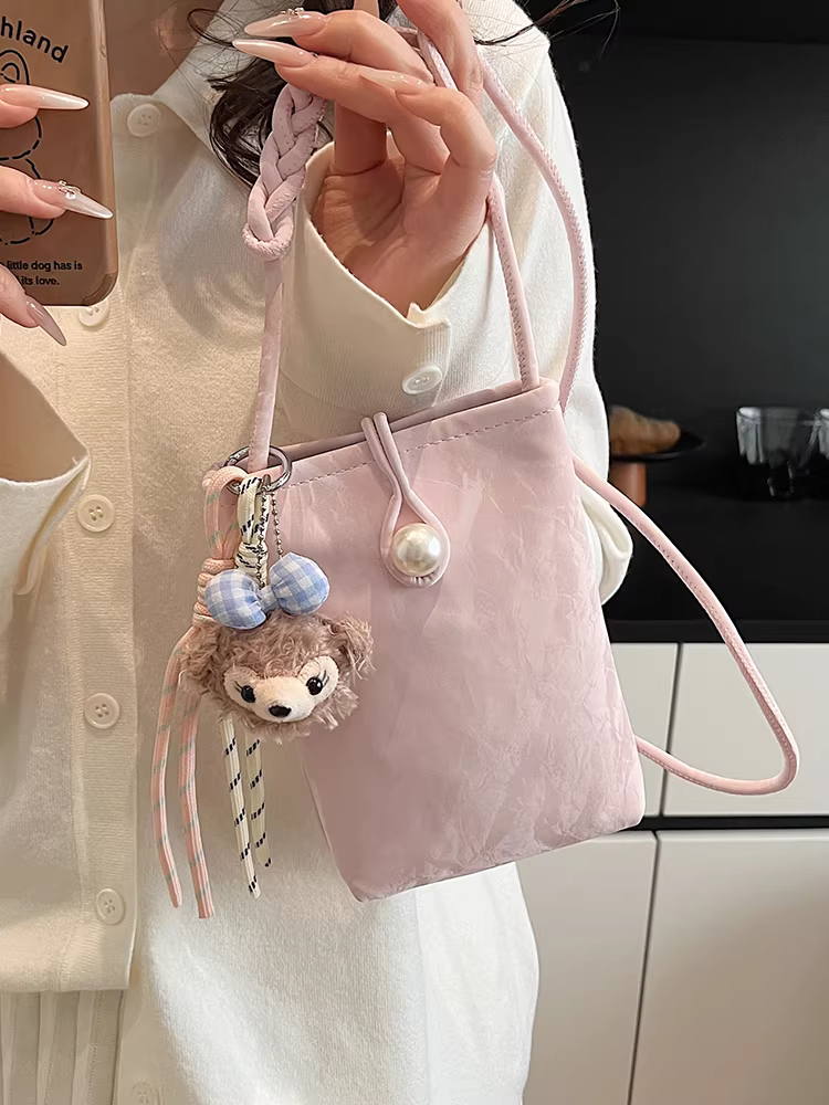 Túi nhỏ siêu hot dành cho nữ, mẫu mới xuân hè 2025 phong cách Hàn Quốc, sản phẩm hot trên mạng, túi đeo chéo đựng điện thoại cao cấp và thời trang.