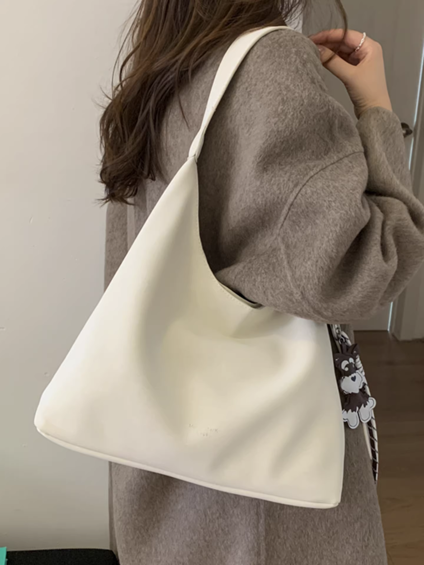 Túi đeo chéo nữ retro, dung tích lớn, mẫu mới thu đông 2025, đa năng, phong cách thường ngày, thích hợp đi làm và đi làm, kiểu túi bánh bao