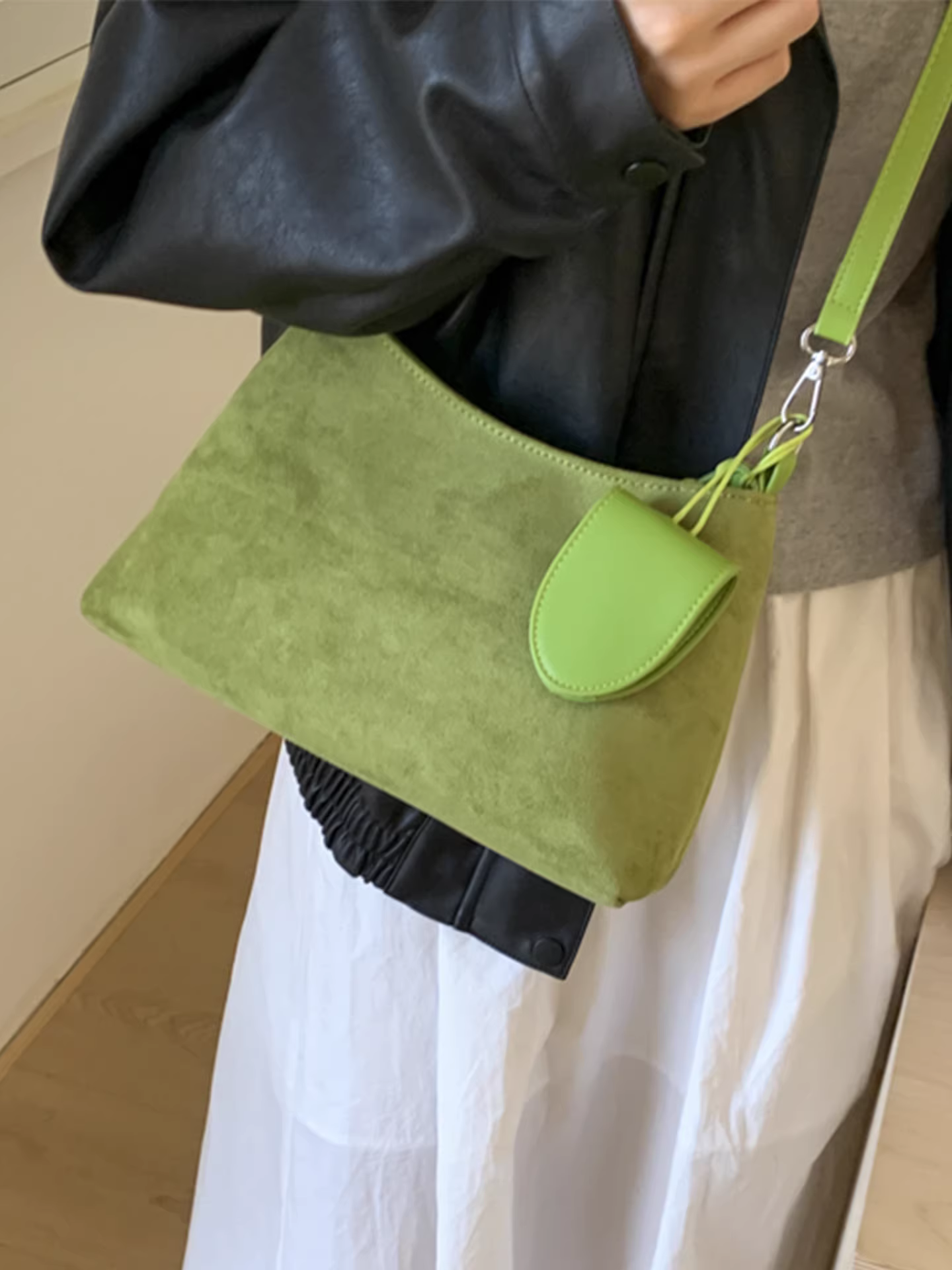 Túi đeo chéo nữ phong cách retro, chất liệu mờ, dung tích lớn, mẫu mới thu đông 2025, túi đeo vai/nách cá tính, kiểu dáng độc đáo.