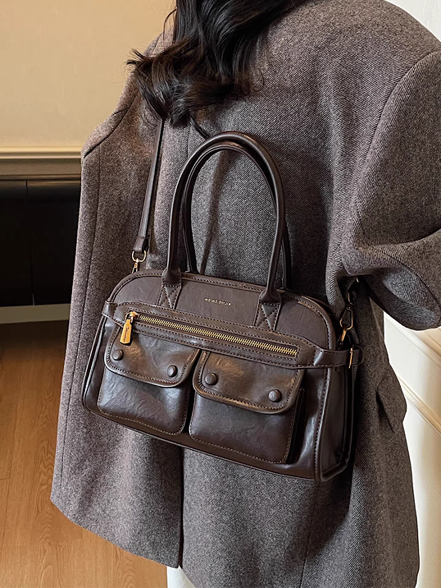 Túi xách nữ cỡ lớn, phong cách retro thu đông 2025, túi đeo chéo cá tính, túi đeo vai/nách, túi đi làm kiểu gối.