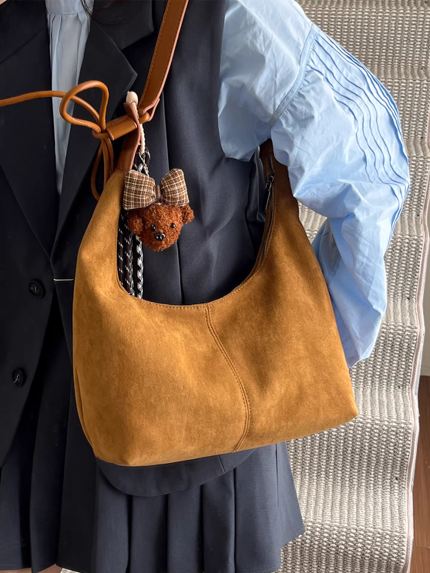 Túi da lộn nữ, dung tích lớn, mẫu mới thu đông 2025, phong cách giản dị, kiểu retro, đeo chéo, đeo vai, dáng bánh bao, tiện dụng đi làm