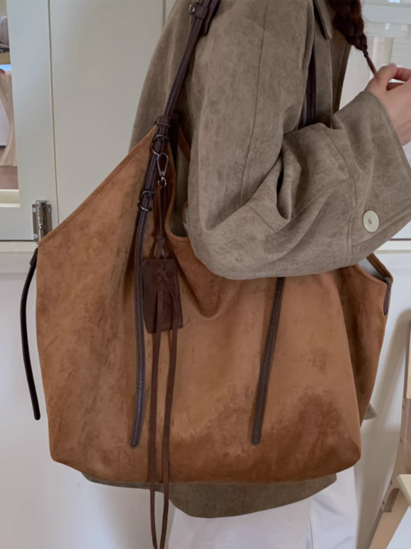 Túi xách nữ da lộn họa tiết báo, dung tích lớn, mẫu mới thu đông 2025, đa năng, phong cách retro, đeo vai, đi chợ