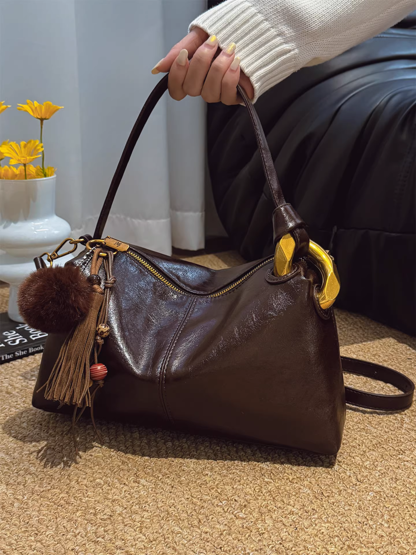 Túi xách nữ cỡ lớn, phong cách retro thu đông 2025, thiết kế độc đáo, đeo chéo, đeo vai, kiểu túi gối.