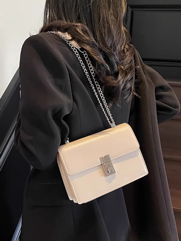 Túi nhỏ siêu hot dành cho nữ, đa năng cho mùa hè 2025, túi đeo chéo dây xích thời trang mới, túi vuông nhỏ phong cách Hàn Quốc dành cho nữ.