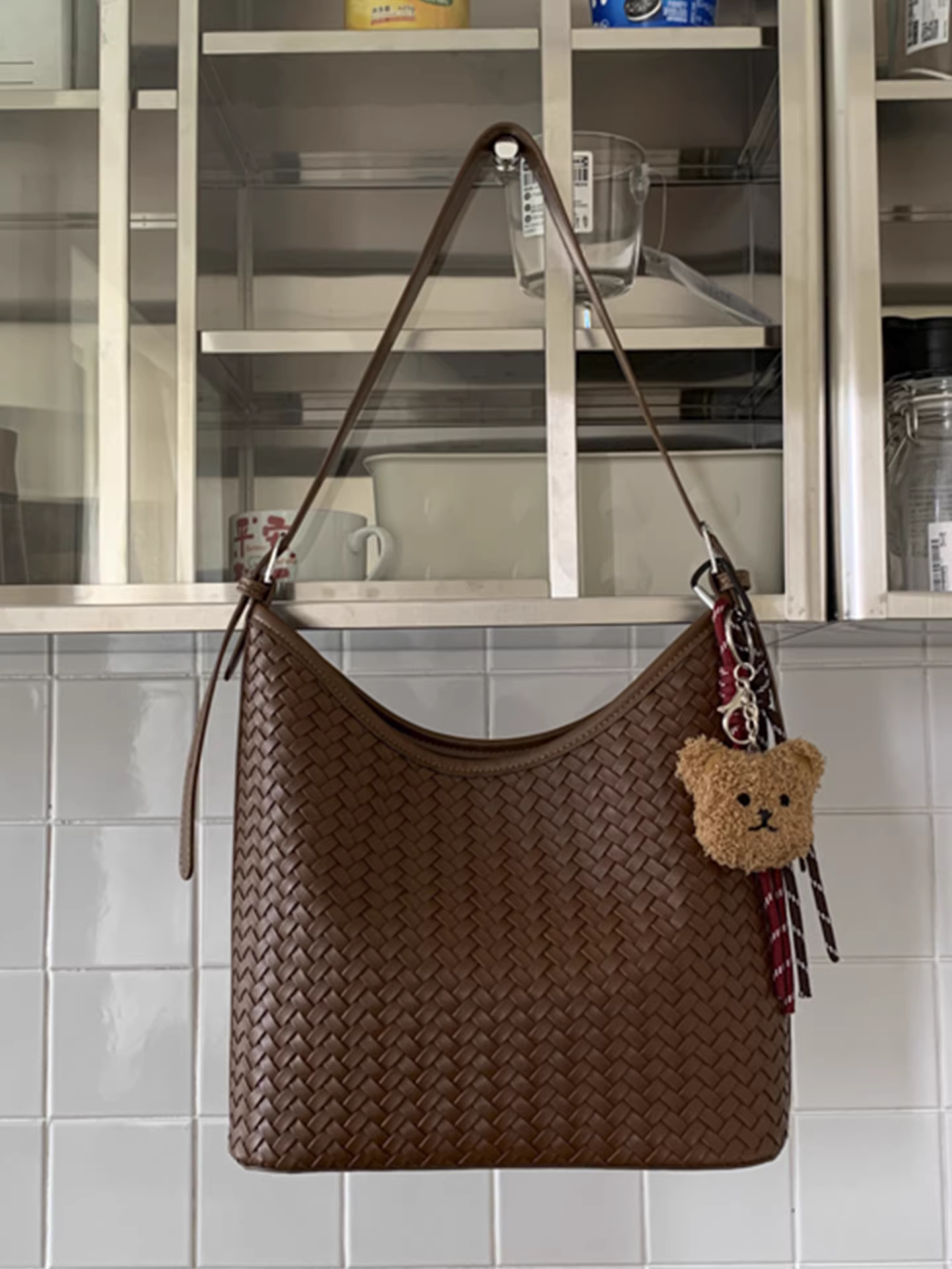 Túi xách nữ thời thượng năm nay, dung tích lớn, mẫu mới thu đông 2025, kiểu dáng retro, đeo vai, đeo chéo, dạng xô