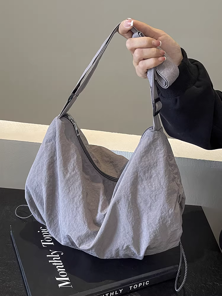 Túi vải canvas nữ, dung tích lớn, mẫu mới thu đông 2025, túi đeo chéo xếp ly phong cách thường ngày, túi tote đi học đi làm