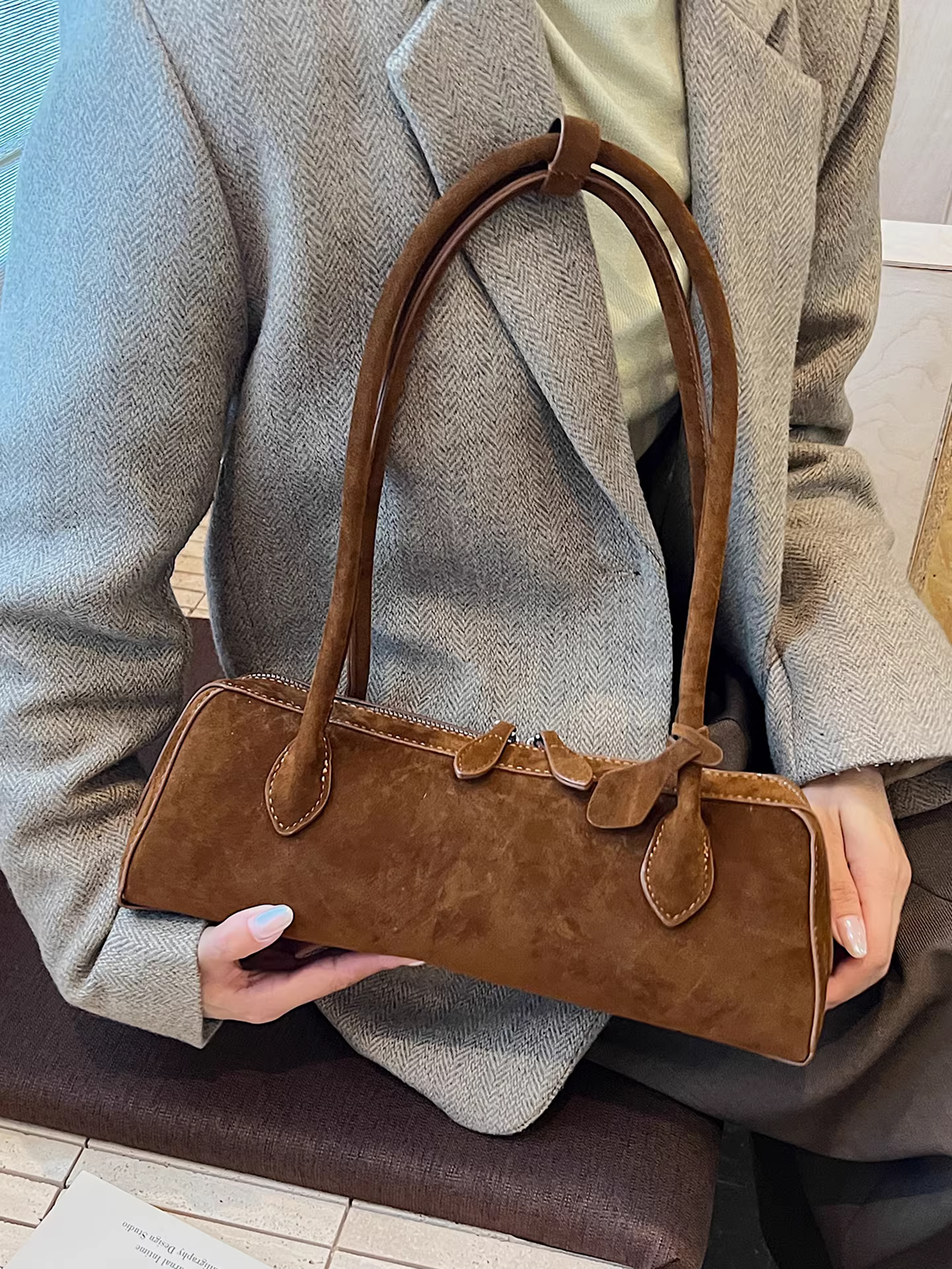 Túi da lộn nữ, dung tích lớn, mẫu mới thu đông 2025, kiểu retro mờ, đeo vai/nách, túi gối đi làm