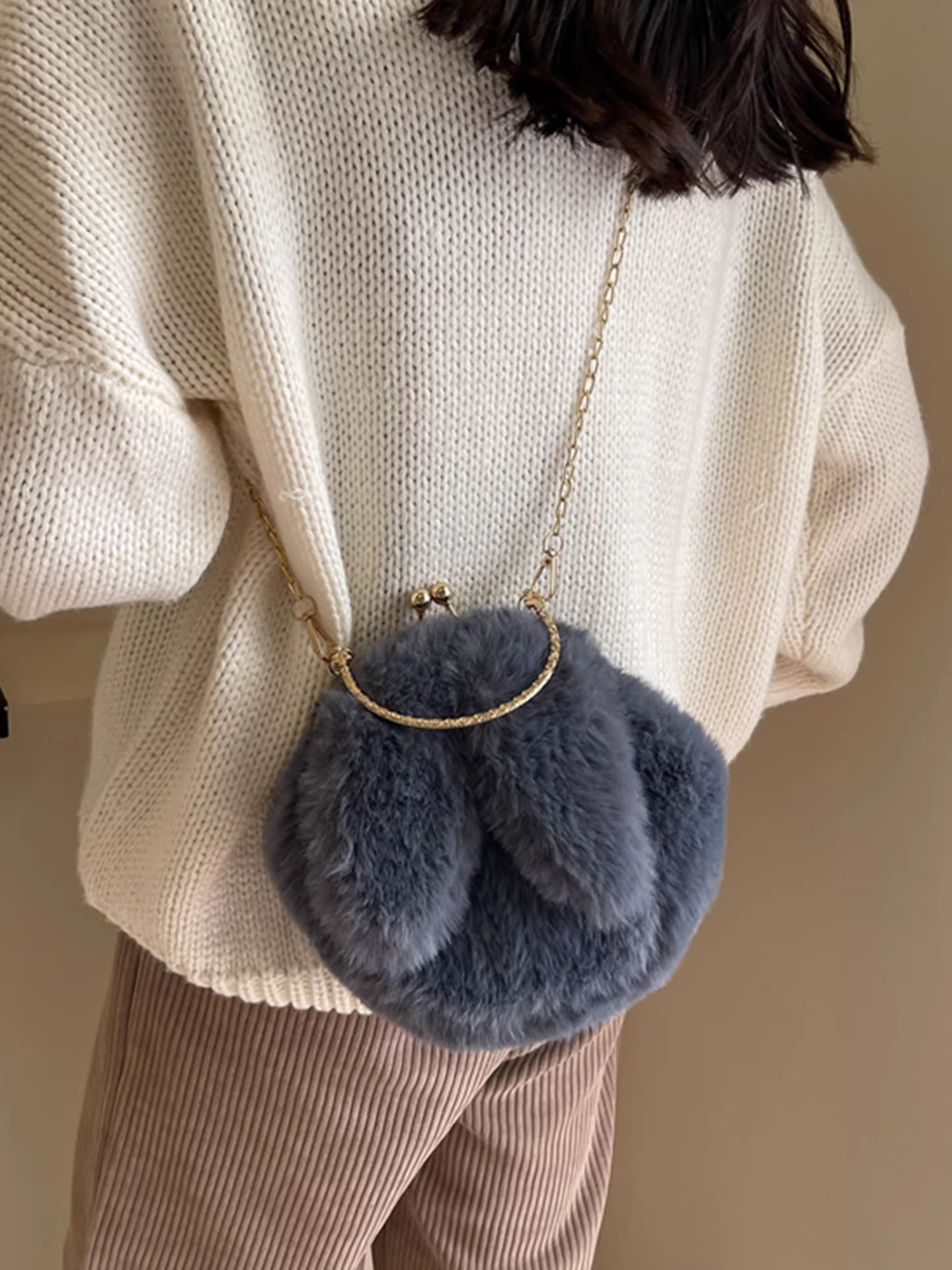 Túi xách lông thú cao cấp dành cho nữ, mẫu mới thu đông 2025, túi đeo chéo dây xích, túi tròn lông xù dễ thương