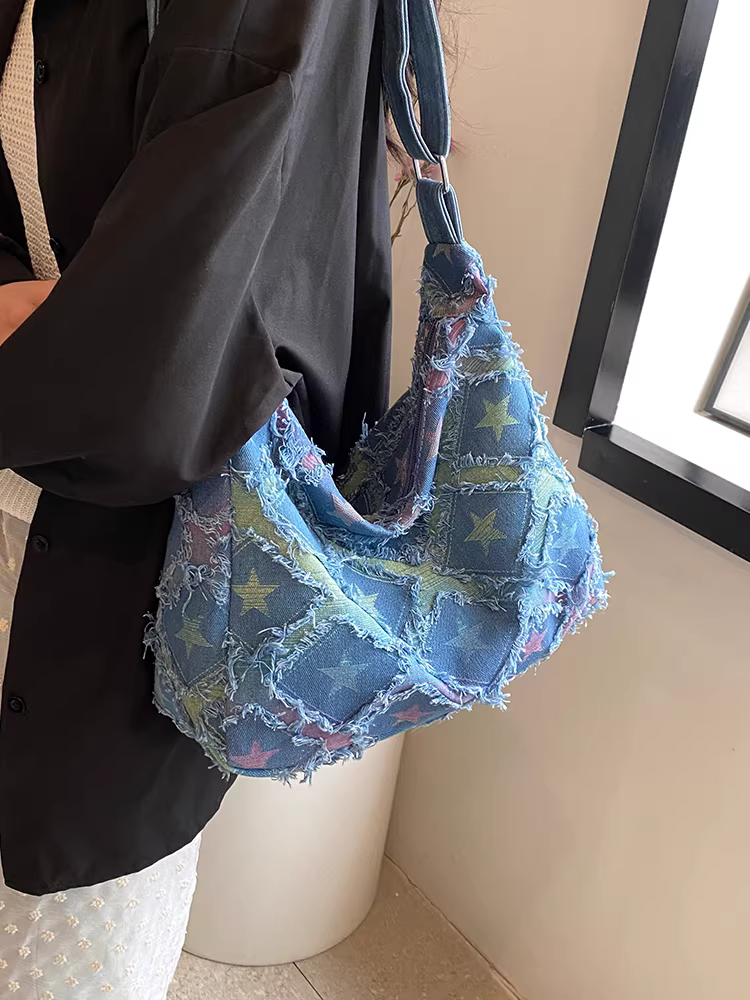 Túi vải denim nữ đeo chéo mẫu mới thu đông 2025 màu hồng, thiết kế độc đáo cao cấp, phong cách giản dị