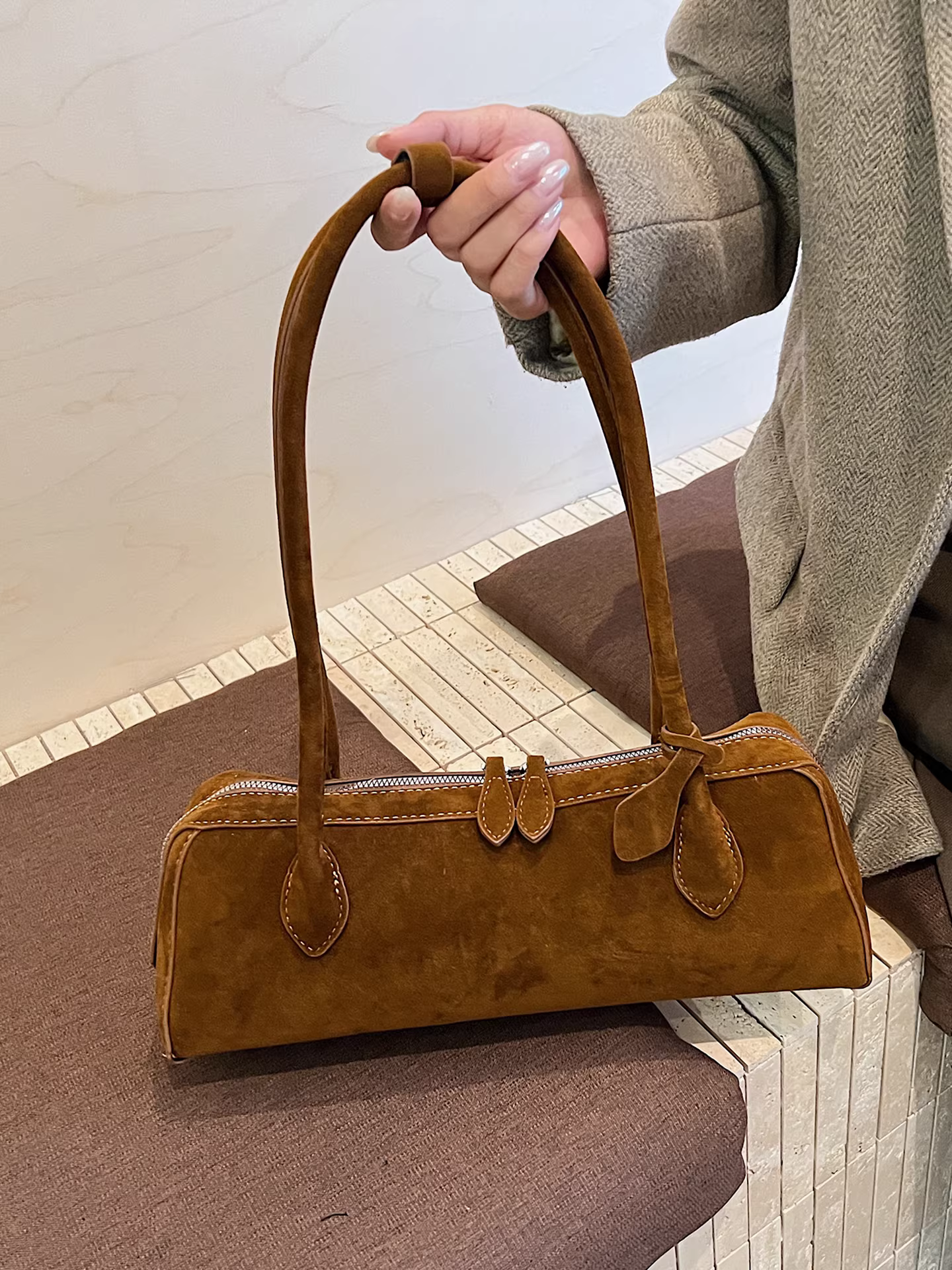 Túi da lộn nữ, dung tích lớn, mẫu mới thu đông 2025, kiểu retro mờ, đeo vai/nách, túi gối đi làm