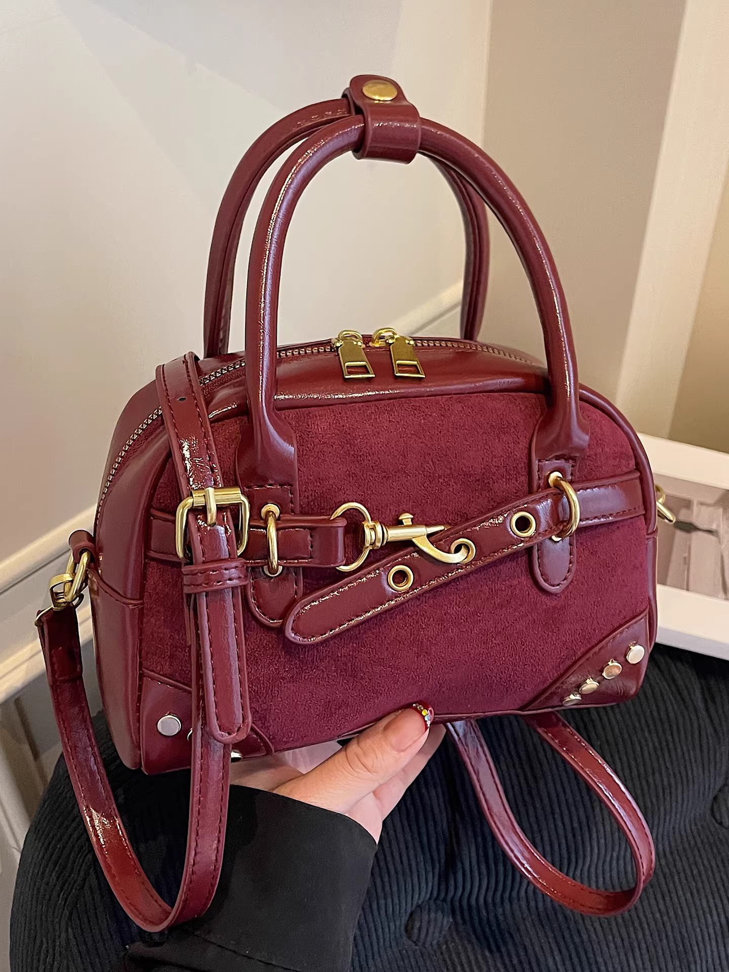 Túi da lộn nữ, thiết kế độc đáo mùa thu đông 2025, túi đeo chéo cổ điển mờ, túi vuông nhỏ cầm tay đang thịnh hành