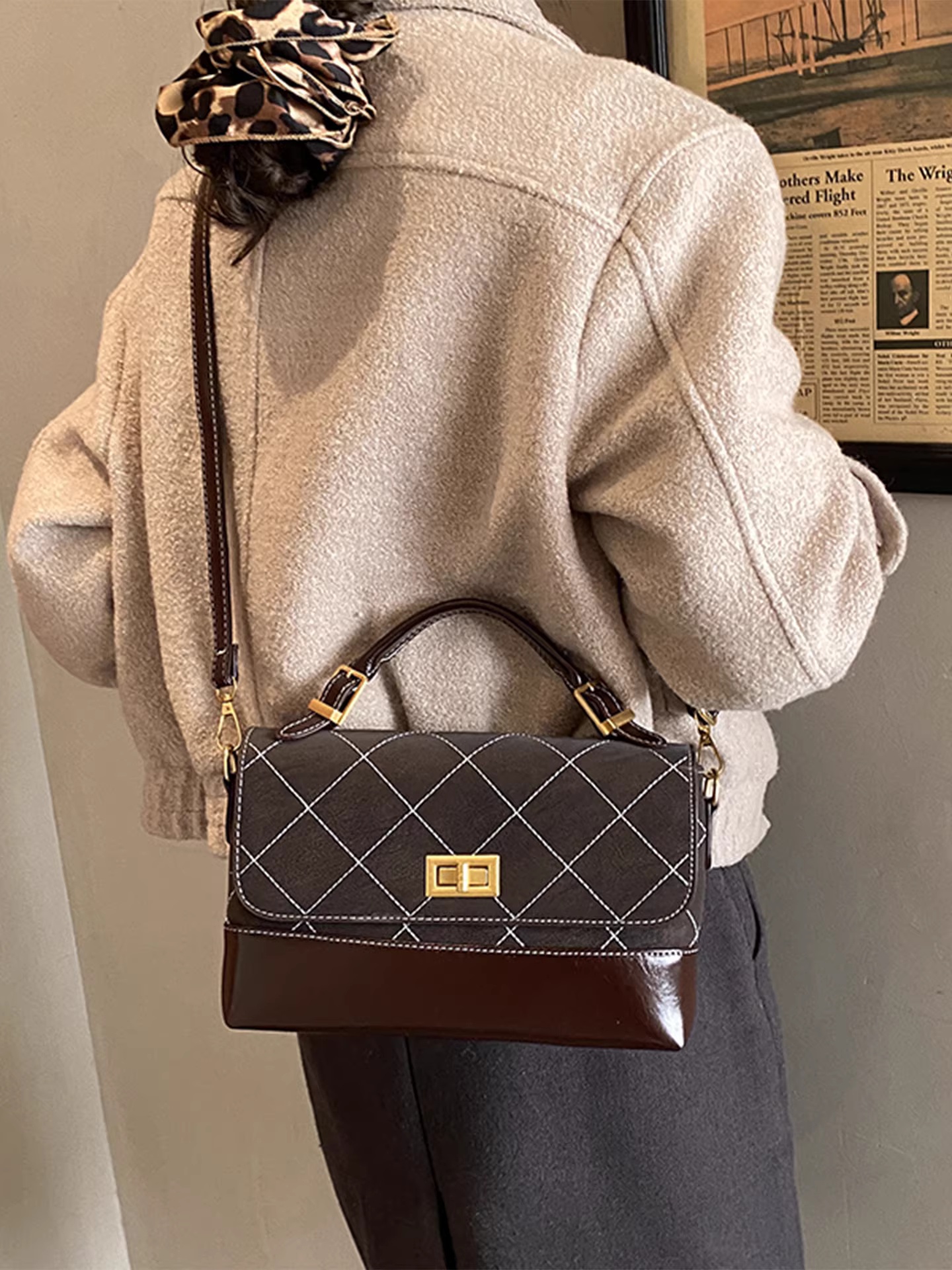 Túi xách thiết kế độc đáo dành cho nữ, dung tích lớn, mẫu mới thu đông 2025, túi đeo chéo cổ điển, túi may chần bông phổ biến, túi vuông nhỏ.