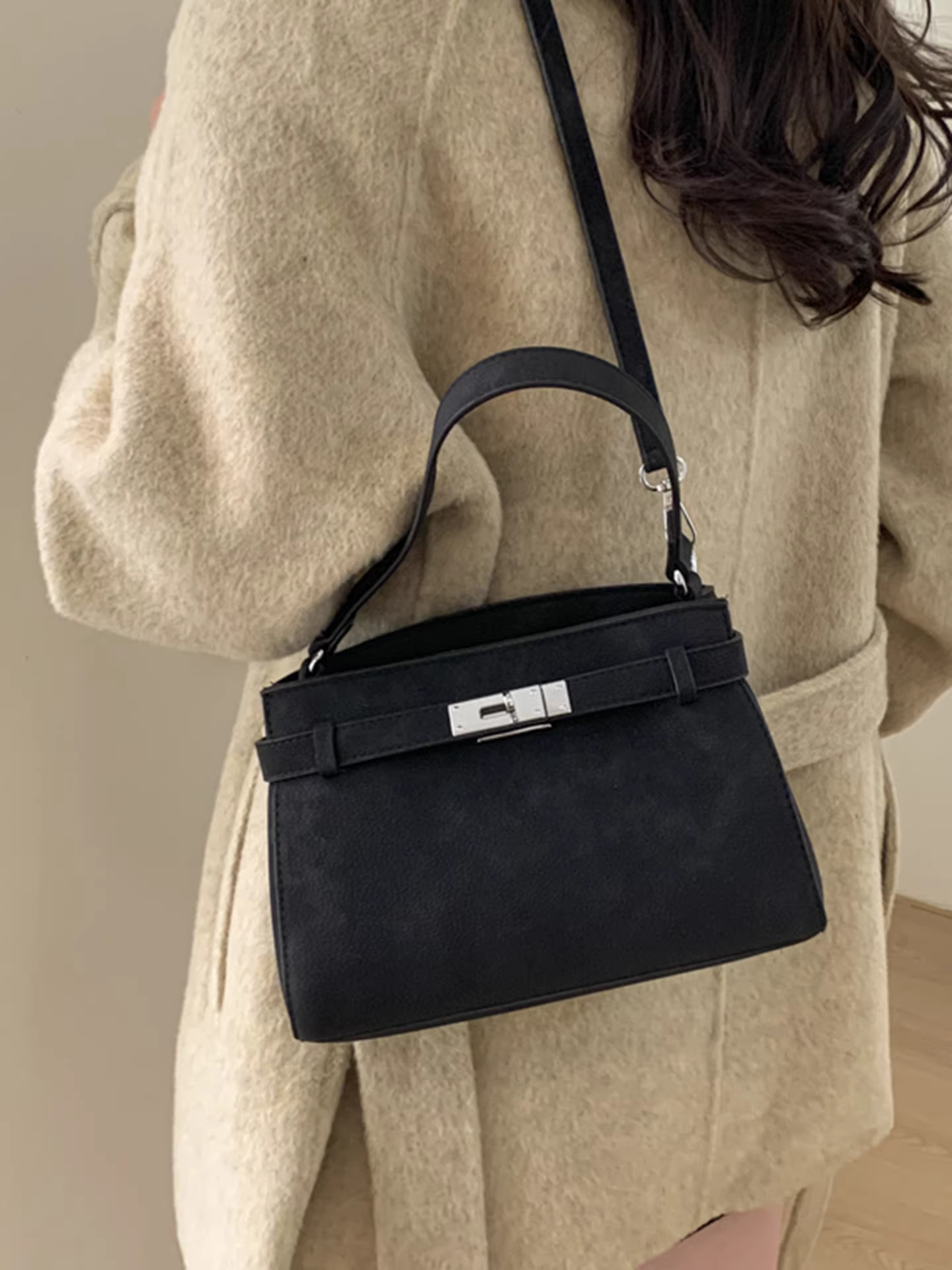 Túi đeo chéo nữ kiểu xô, mẫu mới thu đông 2025, đa năng và hợp thời trang, túi nhỏ xinh, mẫu túi đeo chéo retro hot nhất năm nay.