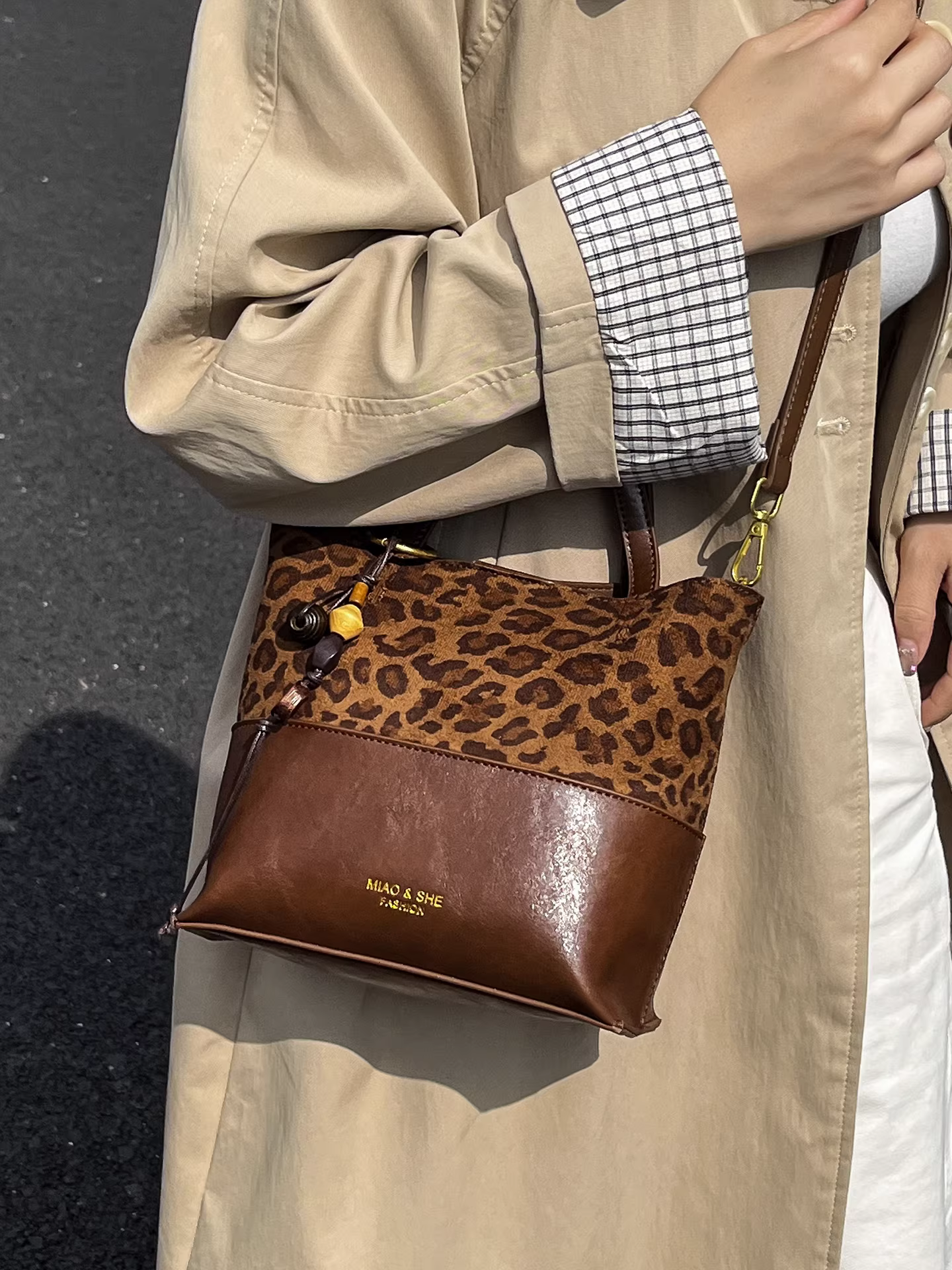 Những chiếc túi nhỏ phổ biến dành cho nữ năm nay, phong cách retro thu đông 2025 mới, túi đeo chéo siêu hot dành cho mẹ và con gái, túi xách tay kiểu xô.