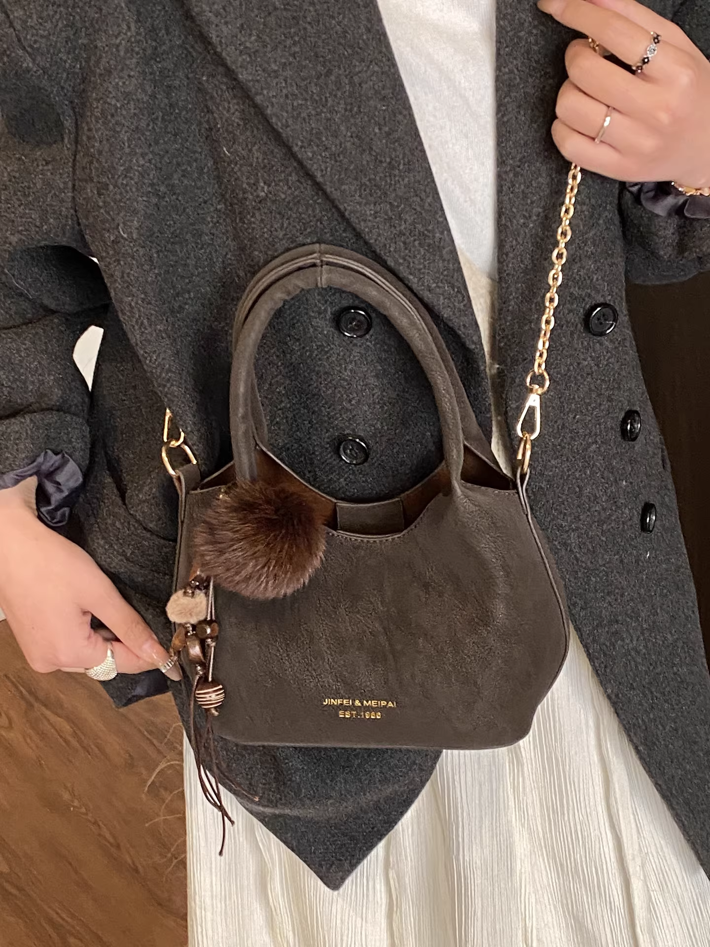 Túi nhỏ siêu hot dành cho nữ, phong cách vintage thu đông 2025, túi đeo chéo dây xích mới, túi bucket siêu xinh và hợp thời trang.