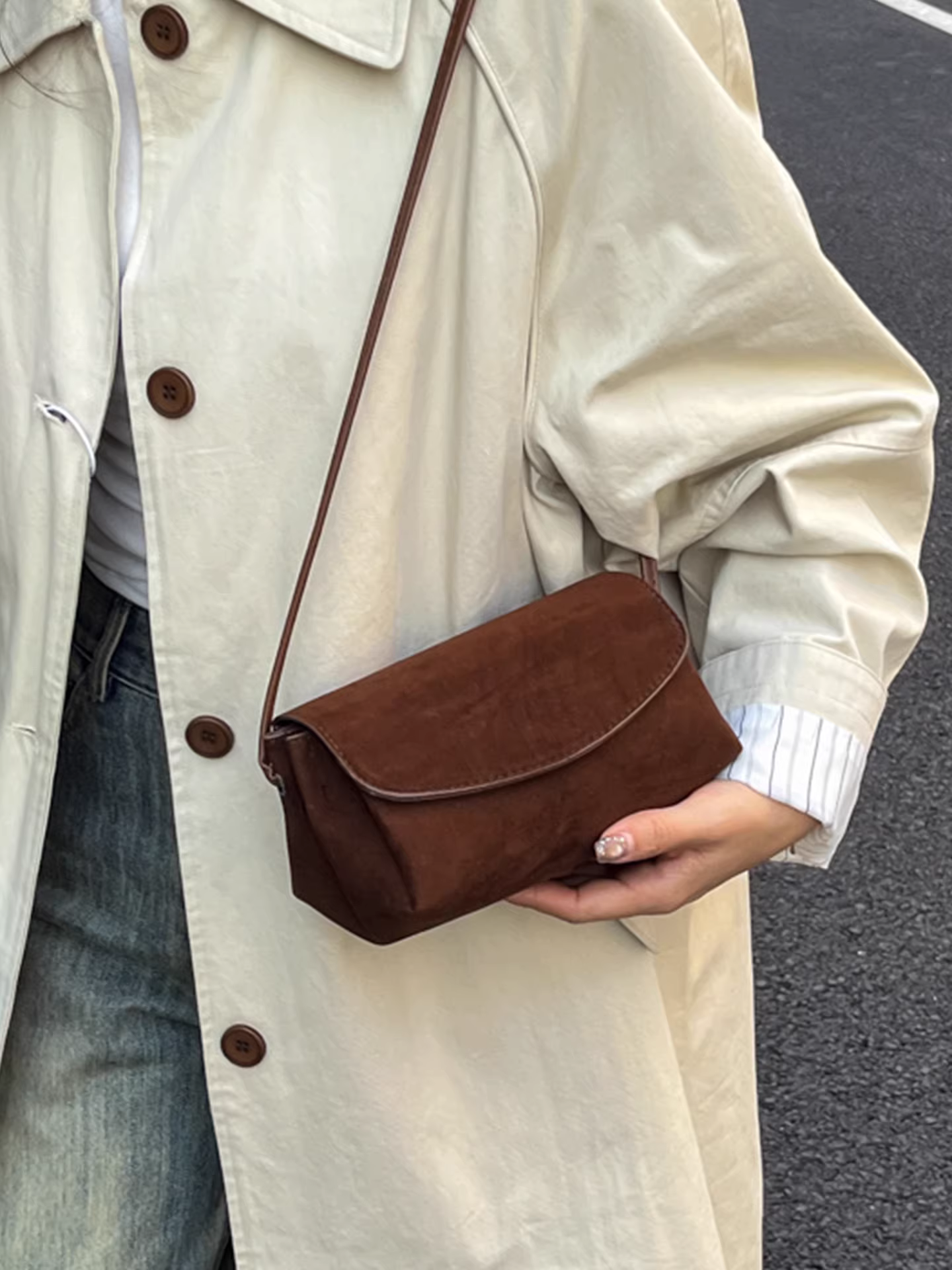 Túi nhỏ bằng da lộn dành cho nữ, thời trang thu đông 2025 mới, kiểu dáng cổ điển mờ nhám, đeo chéo một bên vai, túi vuông nhỏ cao cấp