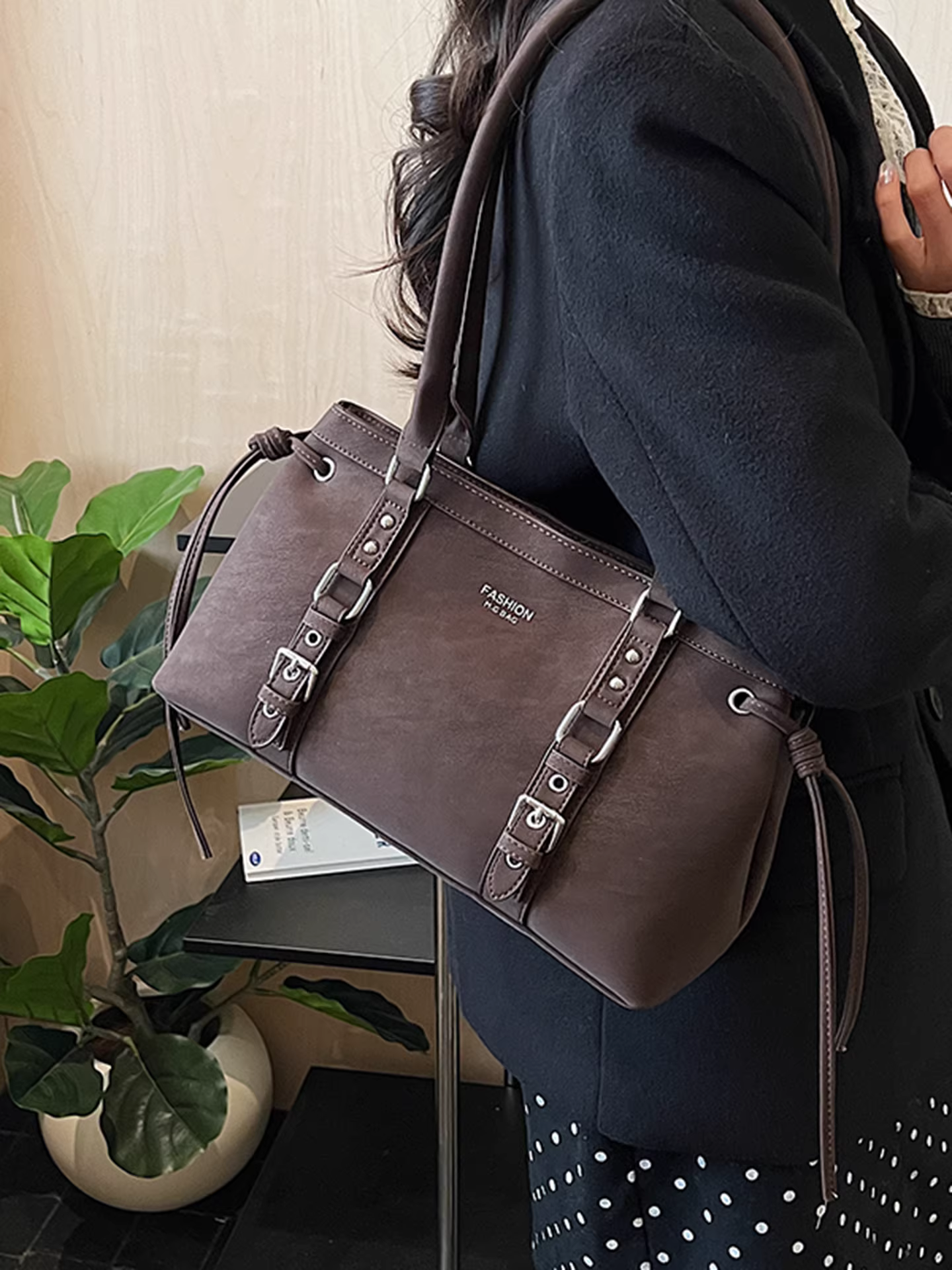 Túi xách nữ cao cấp, thời trang, dung tích lớn, mẫu mới thu đông 2025, kiểu retro, đeo vai/nách, đi làm, đi chơi