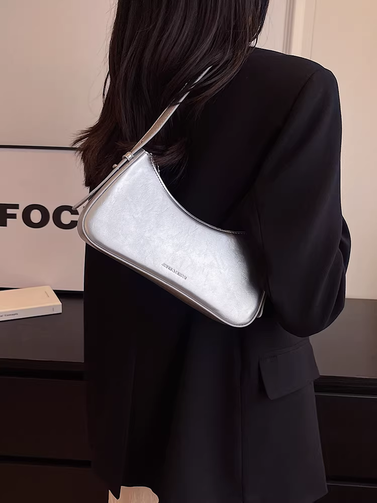 Túi đeo chéo bạc nữ 2025 kiểu Pháp cao cấp mùa thu đông, phong cách nhỏ nhắn, thời thượng, túi baguette