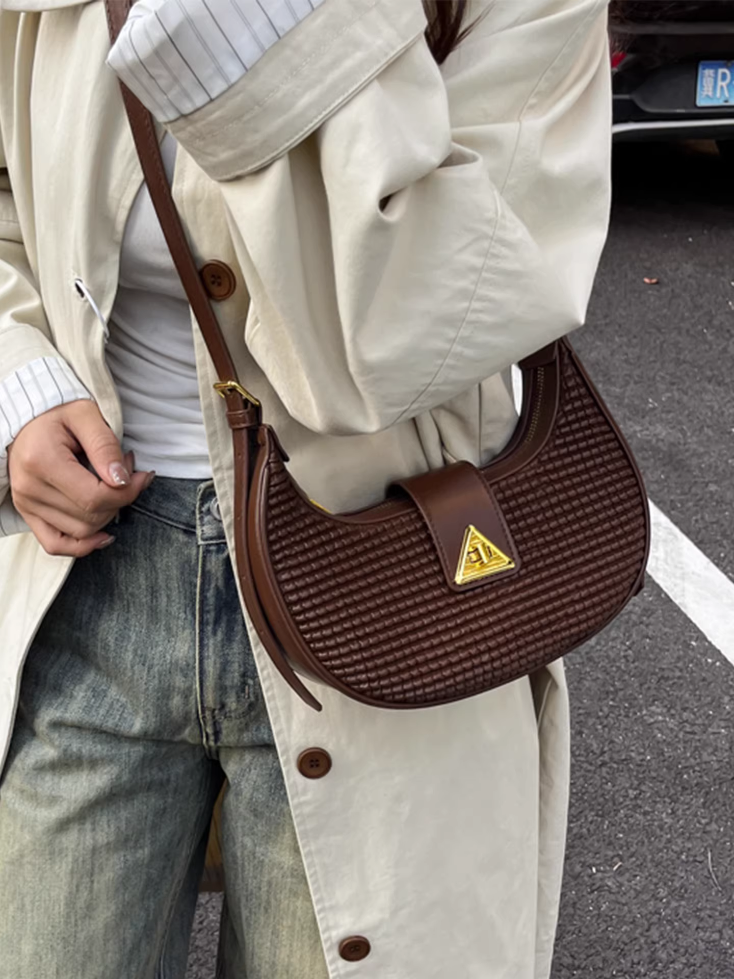 Túi xách nữ cao cấp thời trang, thiết kế độc đáo mùa thu đông 2025, phong cách giản dị, kiểu dáng retro, đeo chéo một bên vai, kiểu dáng bánh bao