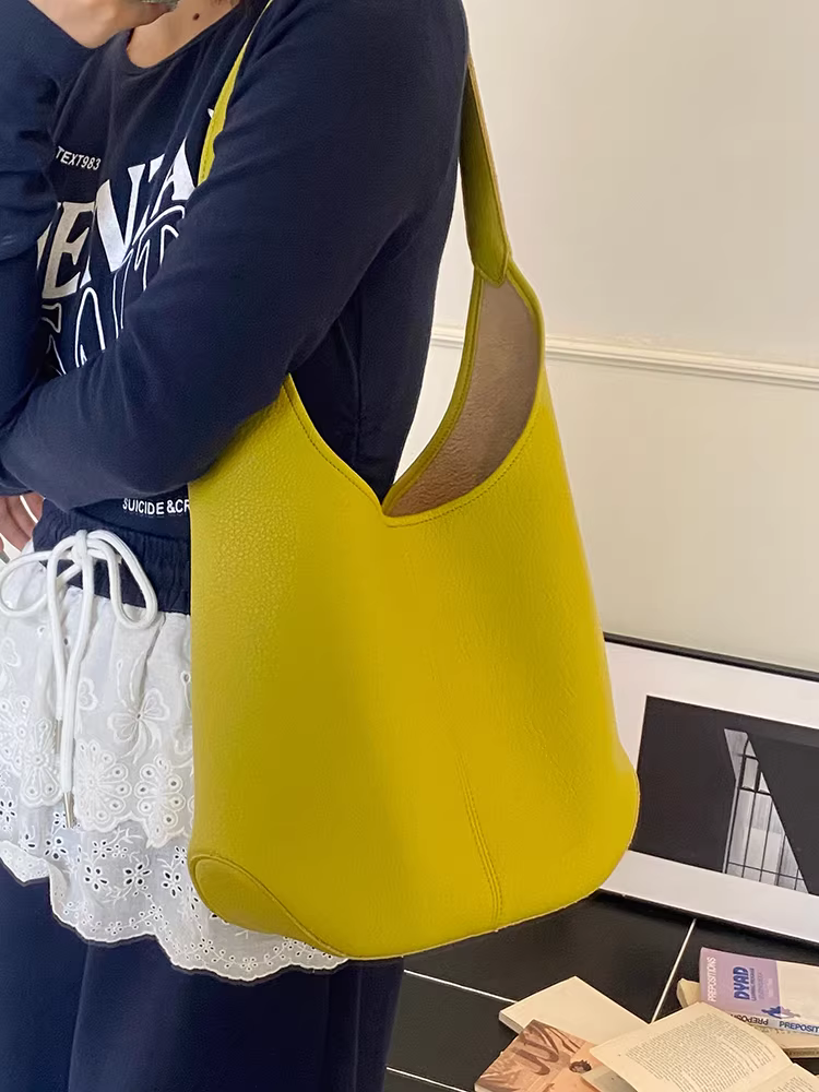 Túi tote nữ, dung tích lớn, kiểu dáng mùa hè mới 2025, đơn giản và đa năng, túi đeo vai đơn có túi nhỏ bên trong, túi xách kiểu xô giản dị và cao cấp.