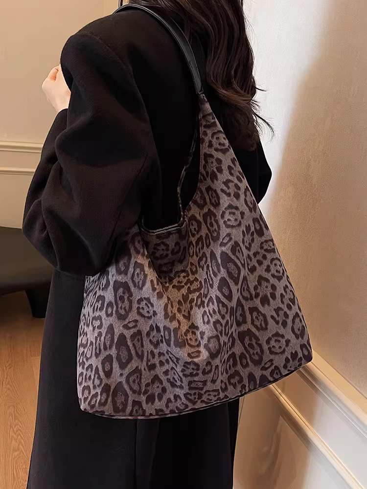 Túi xách họa tiết da báo dành cho nữ, dung tích lớn, mẫu mới thu đông 2025, túi đeo vai thường ngày, đa năng, thích hợp đi làm và đi lại.