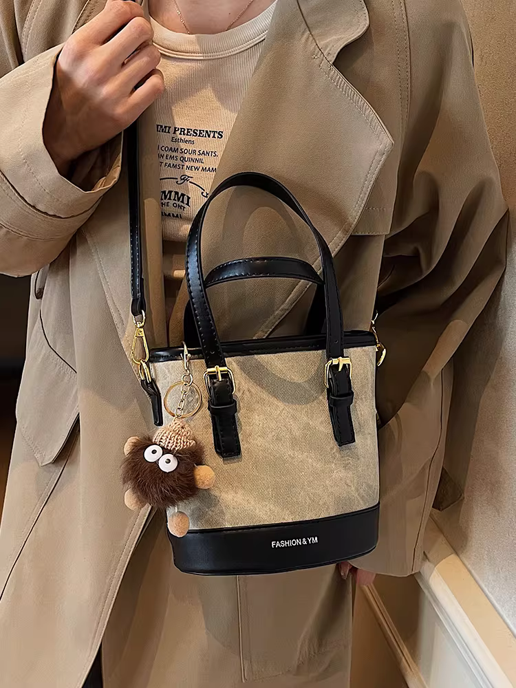 Những mẫu túi xách thời thượng được ưa chuộng năm nay dành cho nữ mùa thu đông 2025: túi đeo vai đa năng, túi đeo chéo, túi xách đeo tay, túi bucket.
