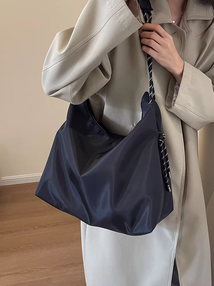 Túi vải Oxford dành cho nữ, dung tích lớn, mẫu mới thu đông 2025, túi đeo chéo đa năng, túi vải mang lại cảm giác cao cấp, túi tote đi làm.